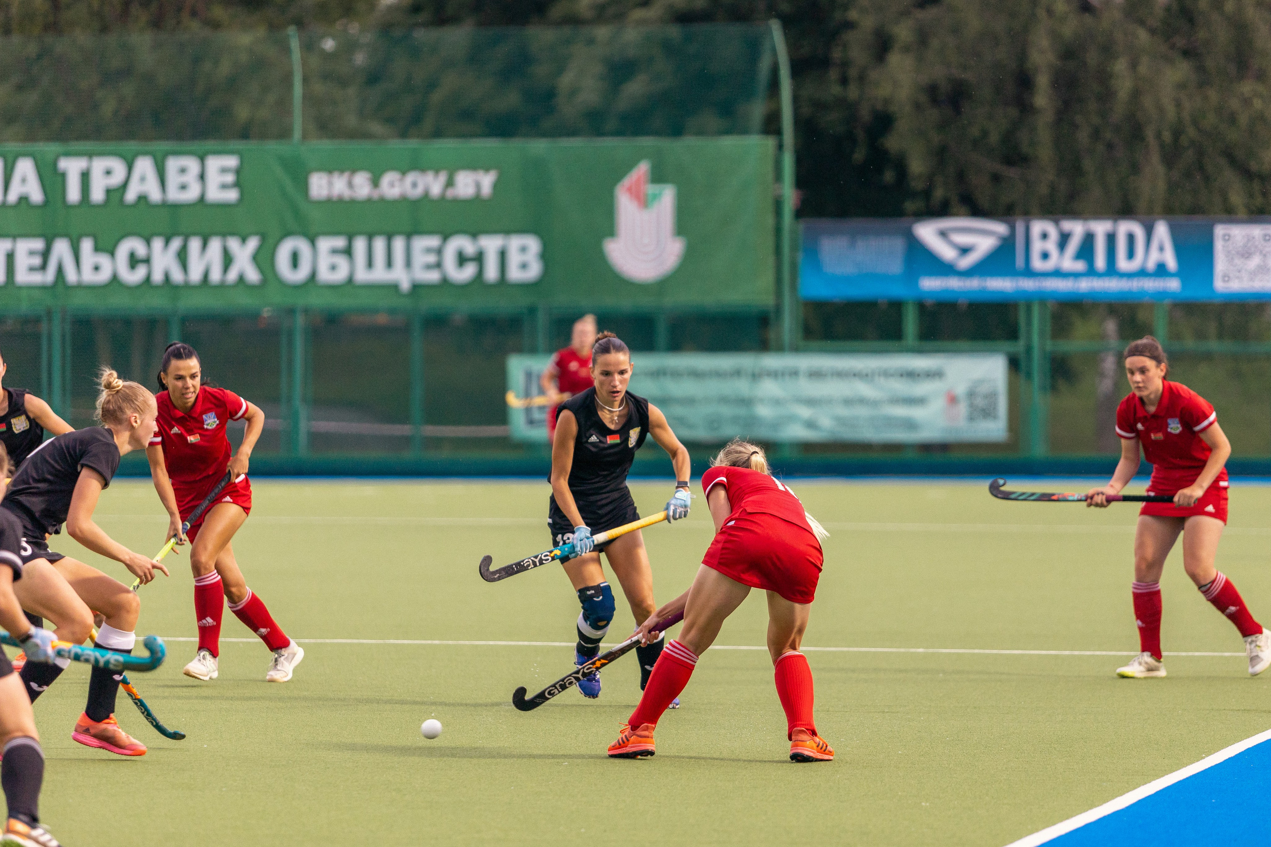 Хоккей на траве. Девушки. ХК Минск — ХК Виктория (Смолевичи) 10.06.2024. Профессиональный интерьерный и репортажный фотограф Минск и РБ. Максим Орлов