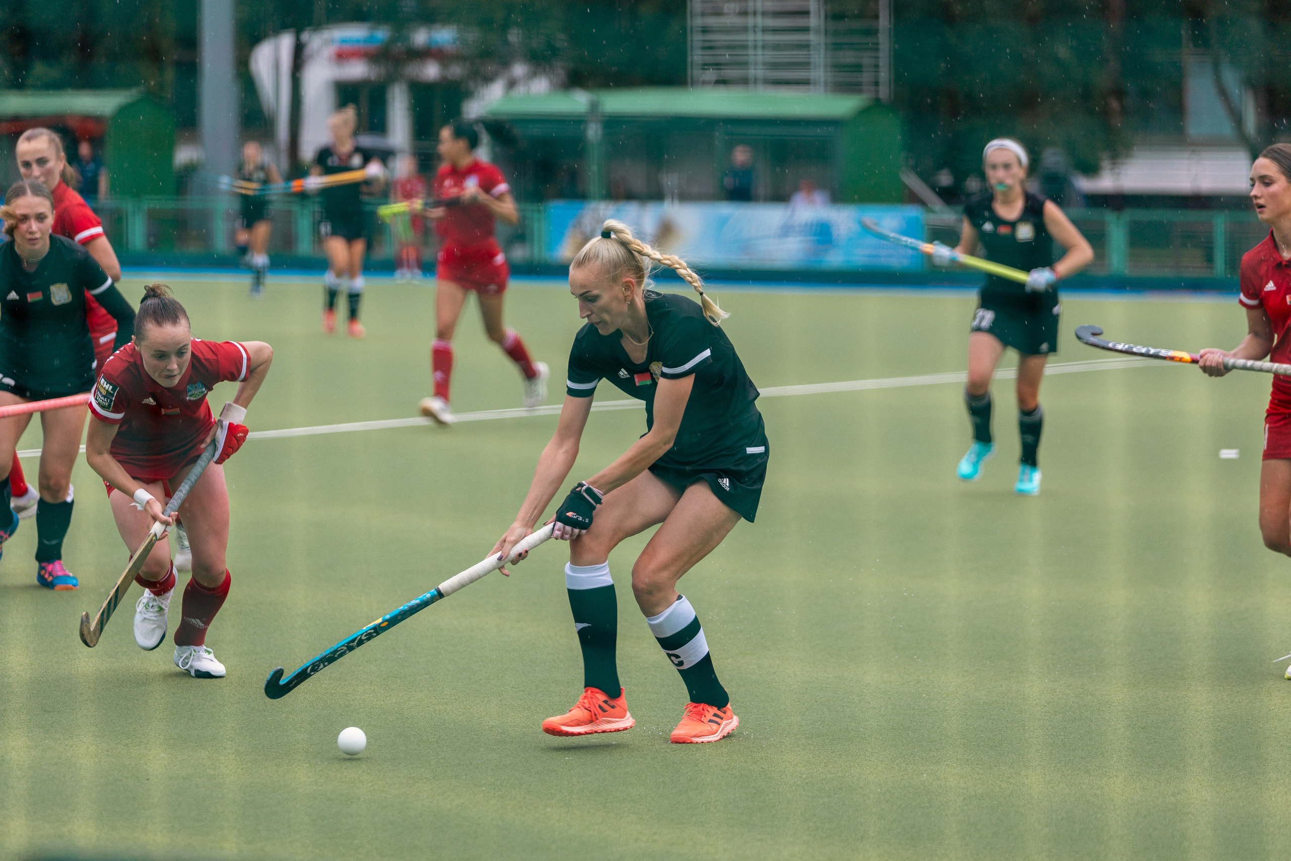 Хоккей на траве. Девушки. ХК Минск — ХК Виктория (Смолевичи) 10.06.2024. Профессиональный интерьерный и репортажный фотограф Минск и РБ. Максим Орлов