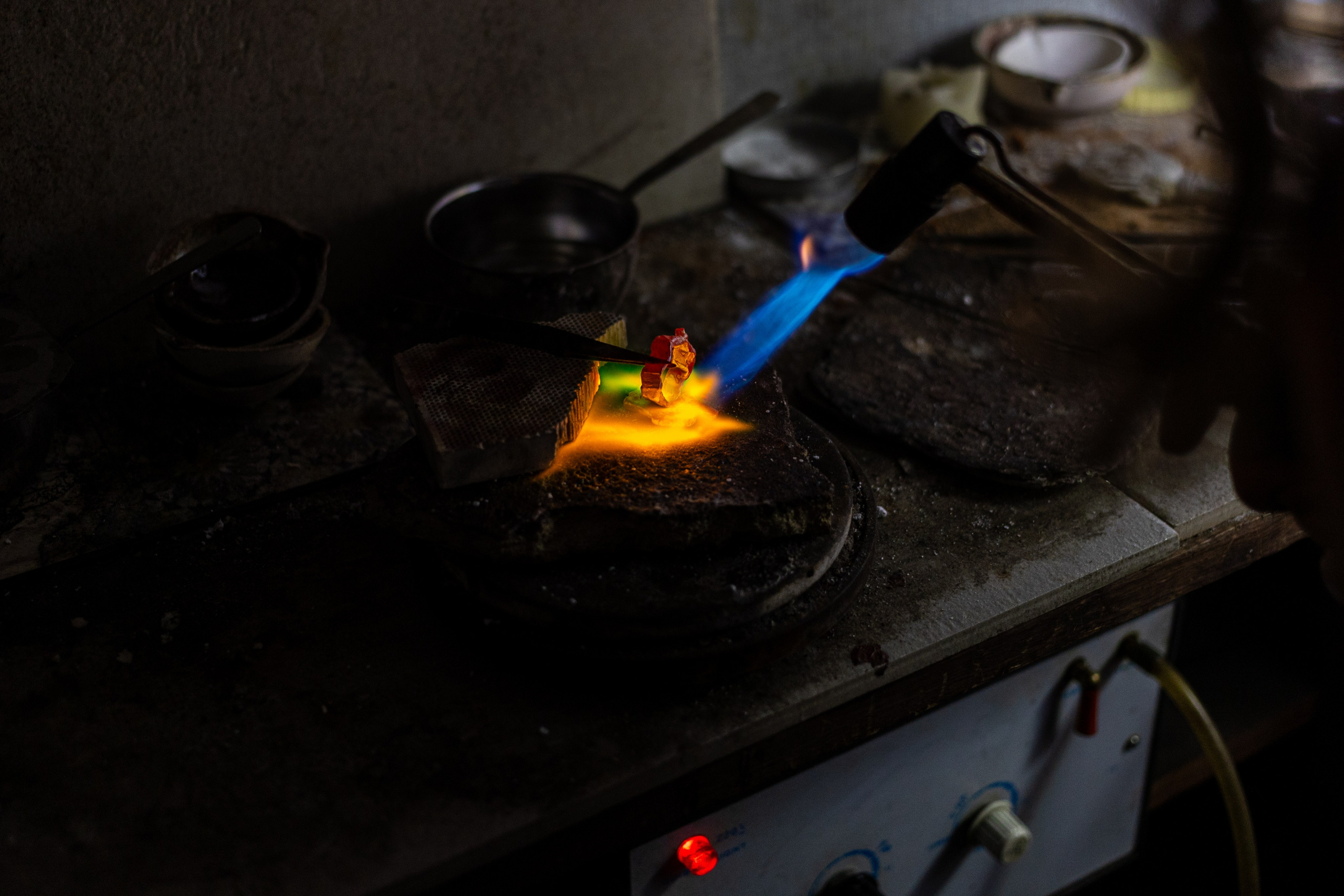 В ювелирной мастерской Артура Николаевича. Профессиональный интерьерный и репортажный фотограф Минск и РБ. Максим Орлов