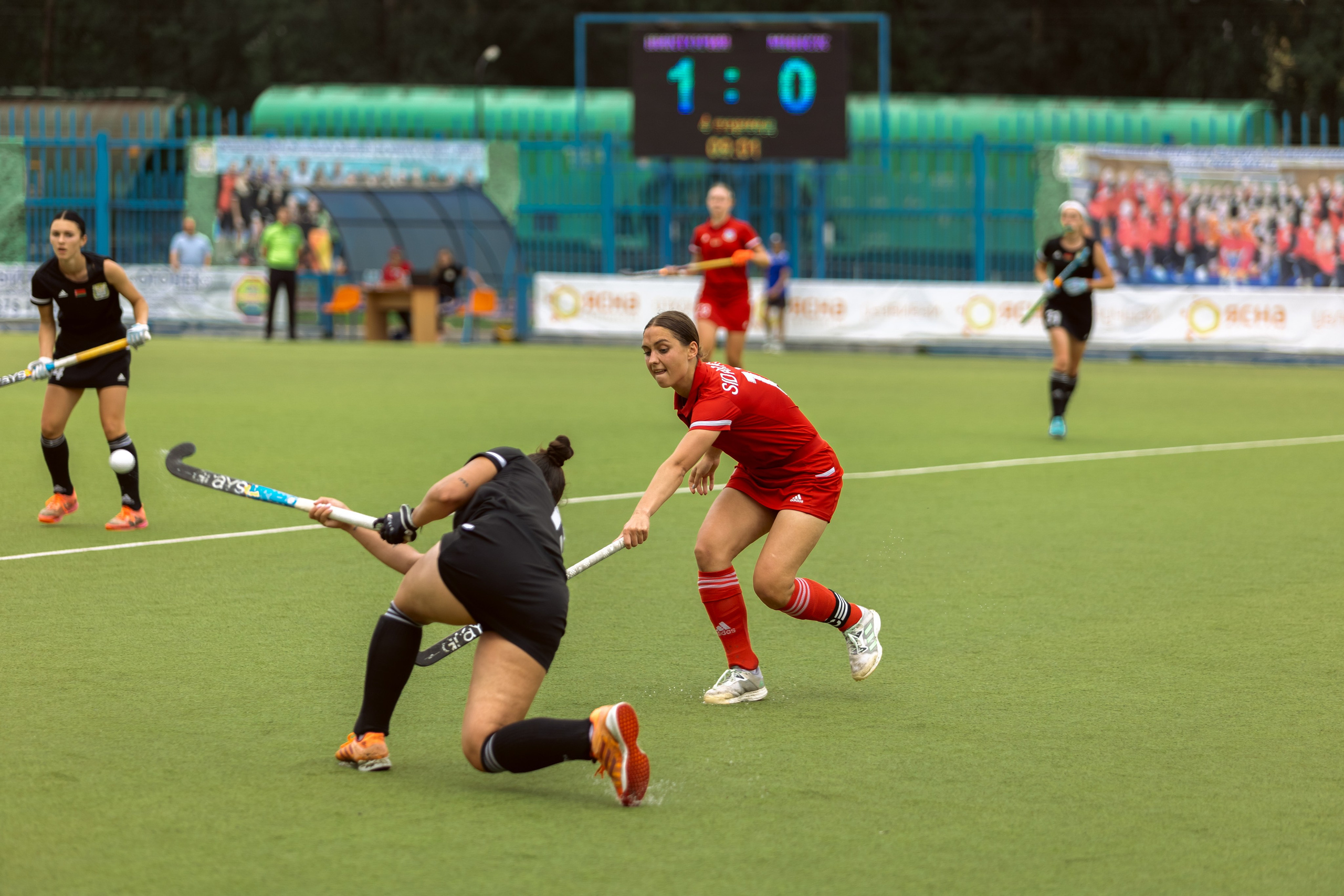 Хоккей на траве. Девушки. Минск — Виктория. 16.06.2024. Профессиональный интерьерный и репортажный фотограф Минск и РБ. Максим Орлов