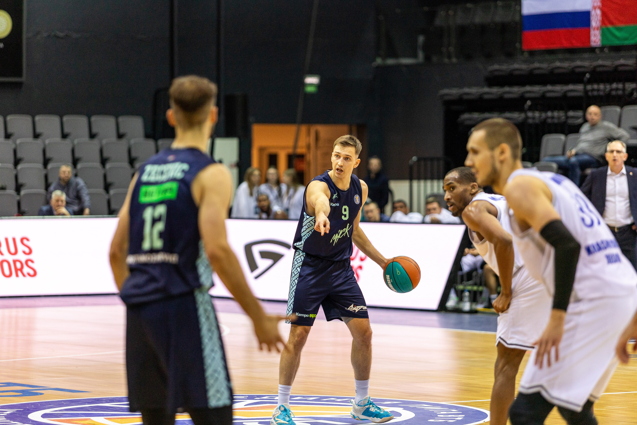 Баскетбол. Лучшие кадры. Минск — Енисей. 11.12.2023. Профессиональный интерьерный и репортажный фотограф Минск и РБ. Максим Орлов