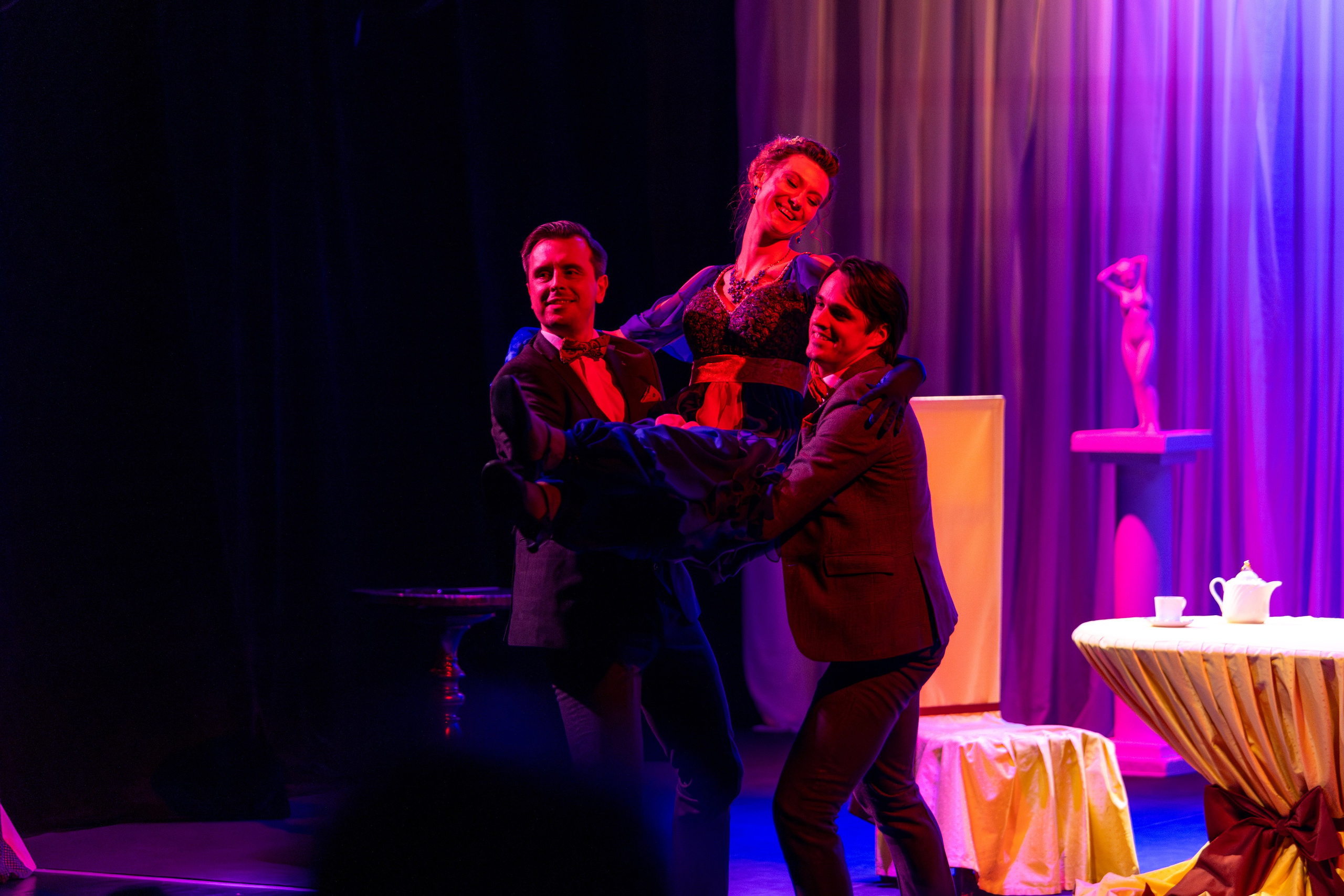 Новый театр «Как важно быть серьезным». Профессиональный интерьерный и репортажный фотограф Минск и РБ. Максим Орлов