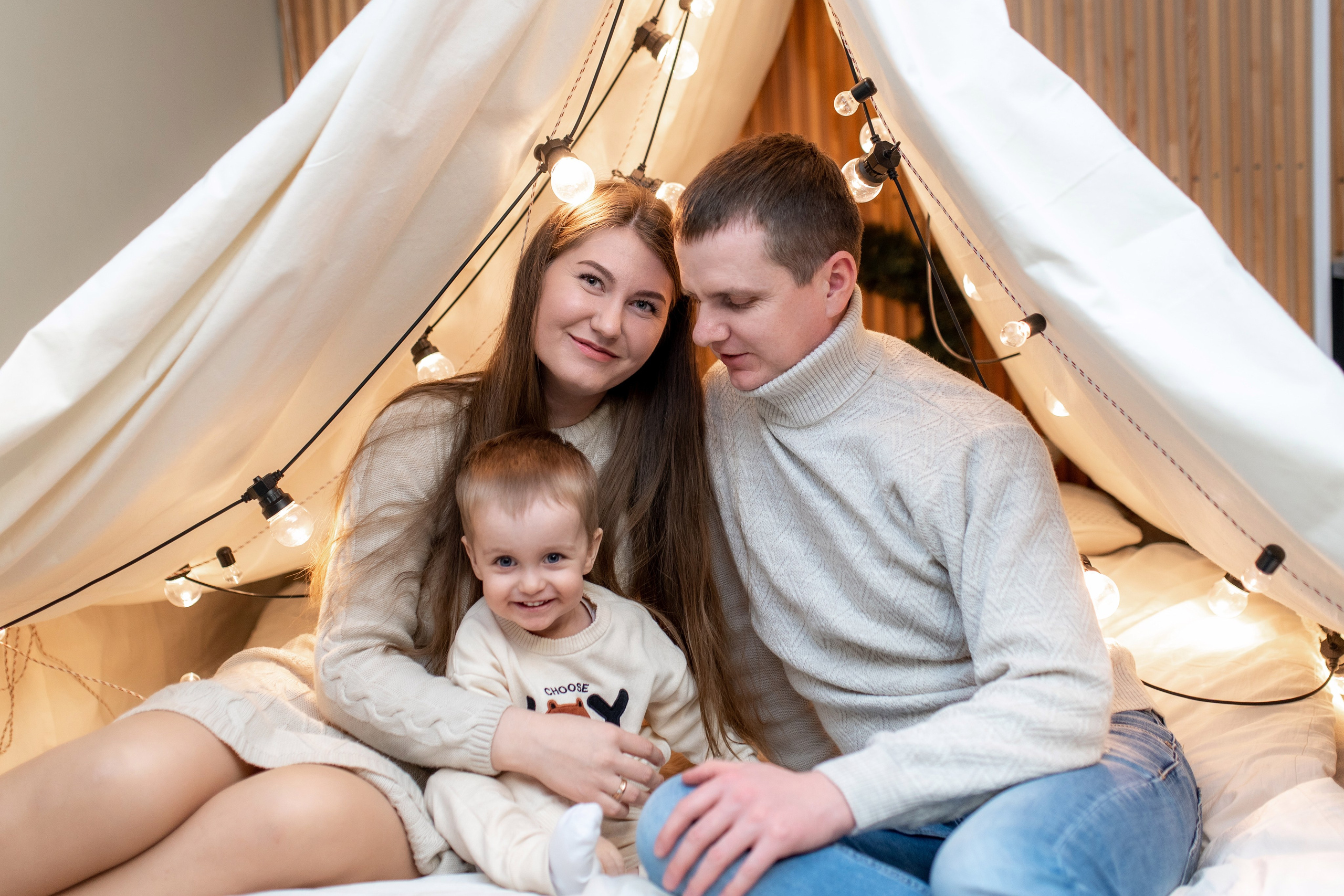 Саша и Оля (новогодняя). Профессиональный интерьерный и репортажный фотограф Минск и РБ. Максим Орлов