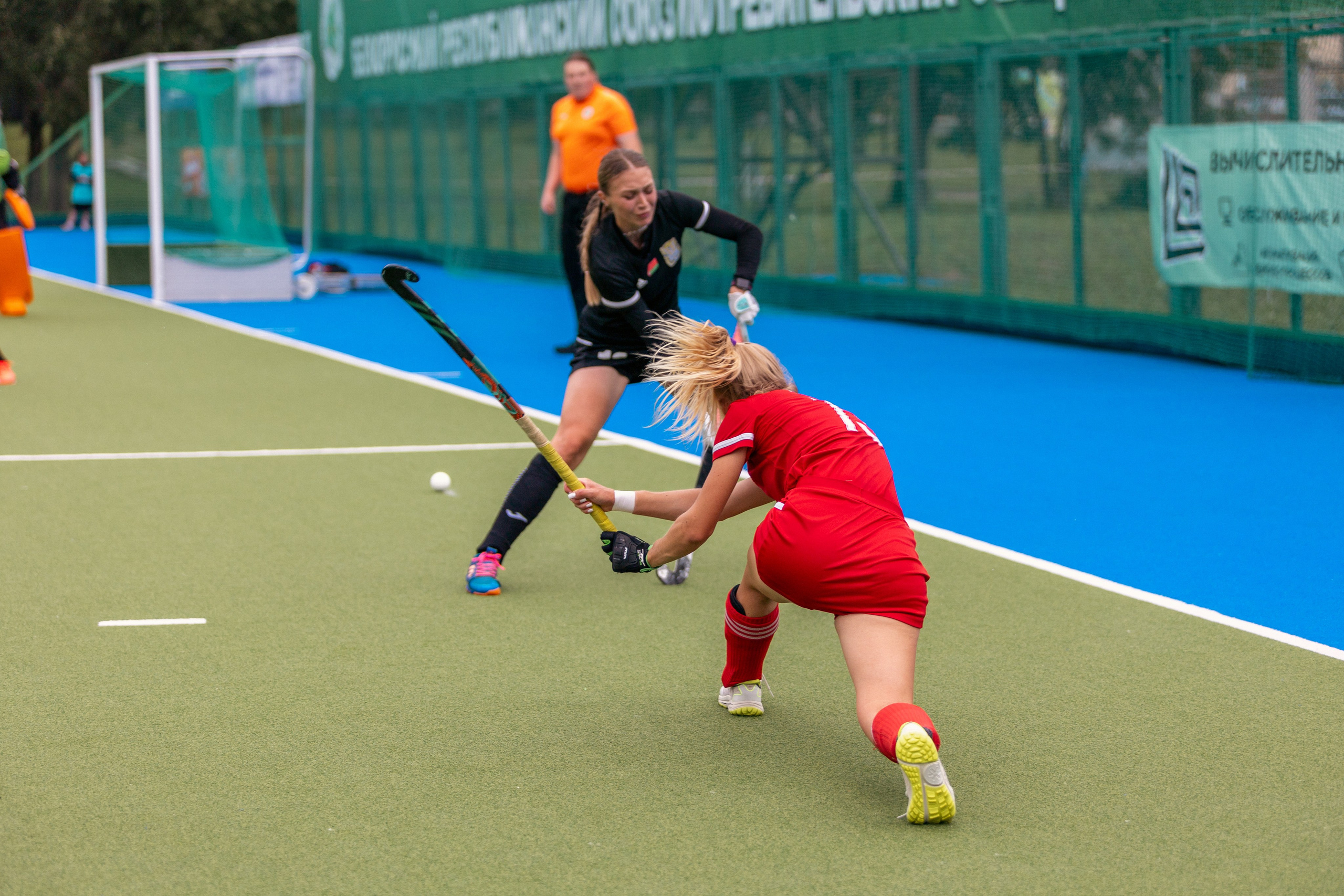 Хоккей на траве. Девушки. ХК Минск — ХК Виктория (Смолевичи) 10.06.2024. Профессиональный интерьерный и репортажный фотограф Минск и РБ. Максим Орлов