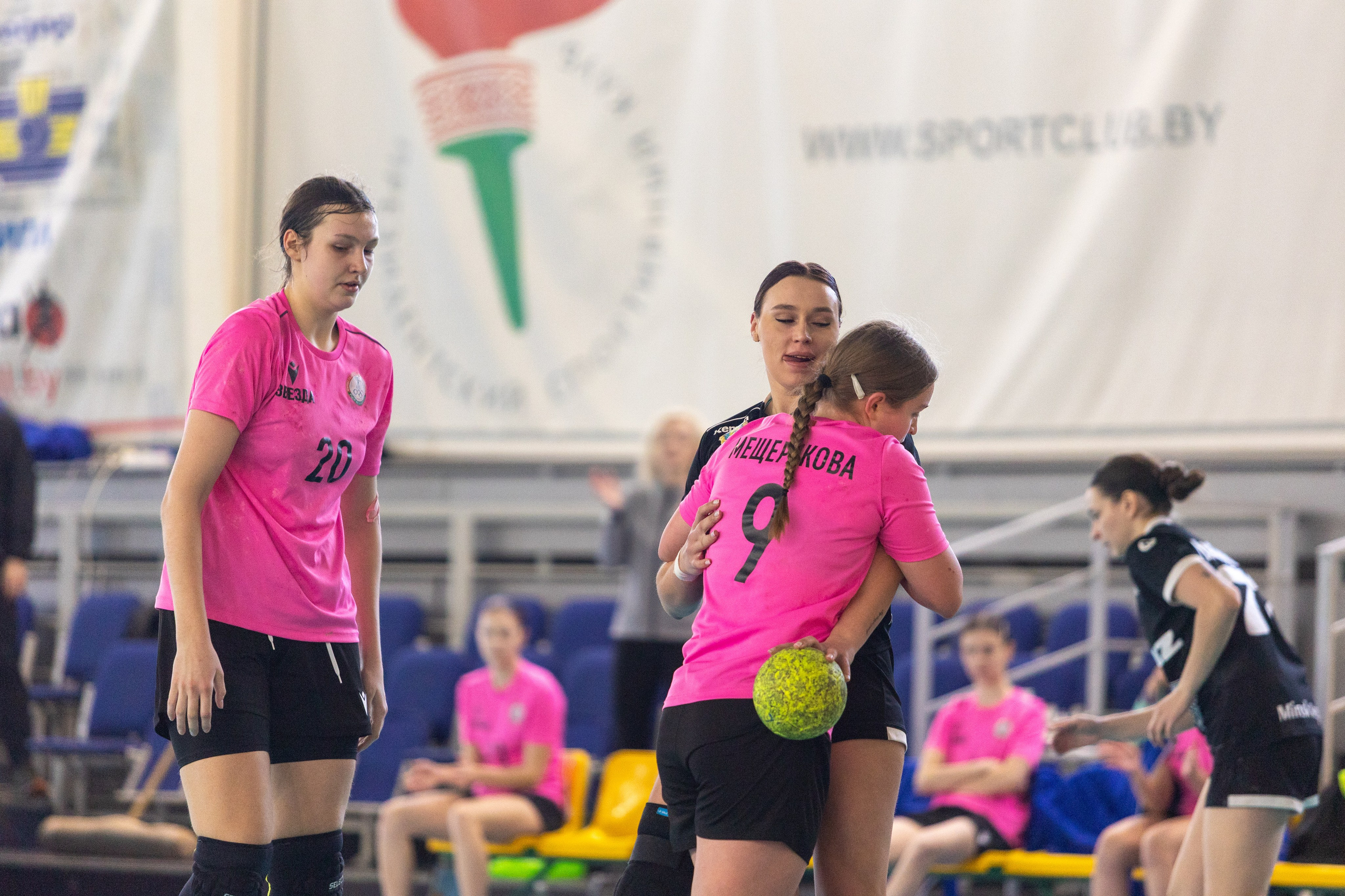 Женский гандбол. Лучшие кадры. БНТУ — Звезда. 08.02.2025. Профессиональный интерьерный и репортажный фотограф Минск и РБ. Максим Орлов