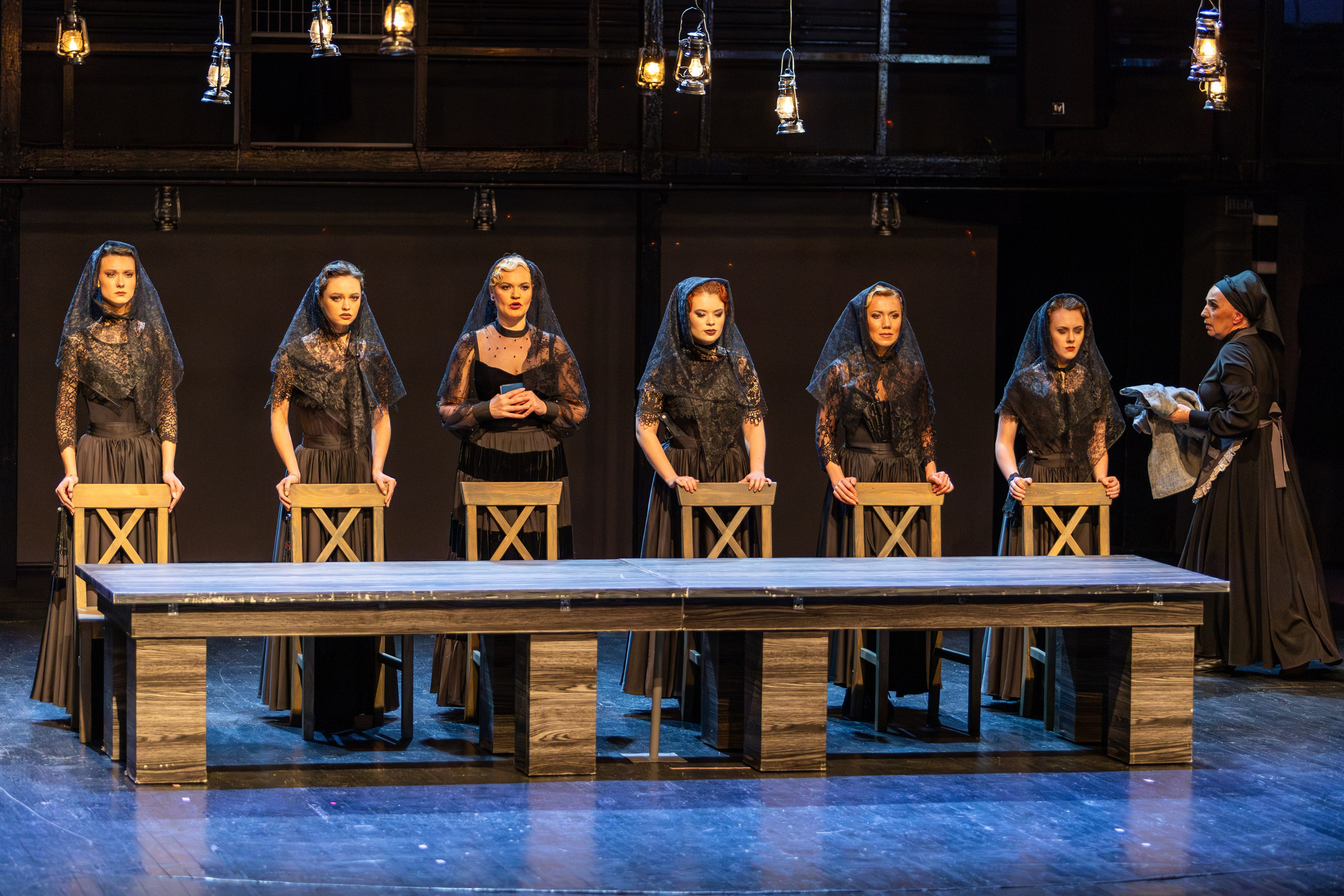 Новый театр «Дом Бернарды Альбы». Профессиональный интерьерный и репортажный фотограф Минск и РБ. Максим Орлов