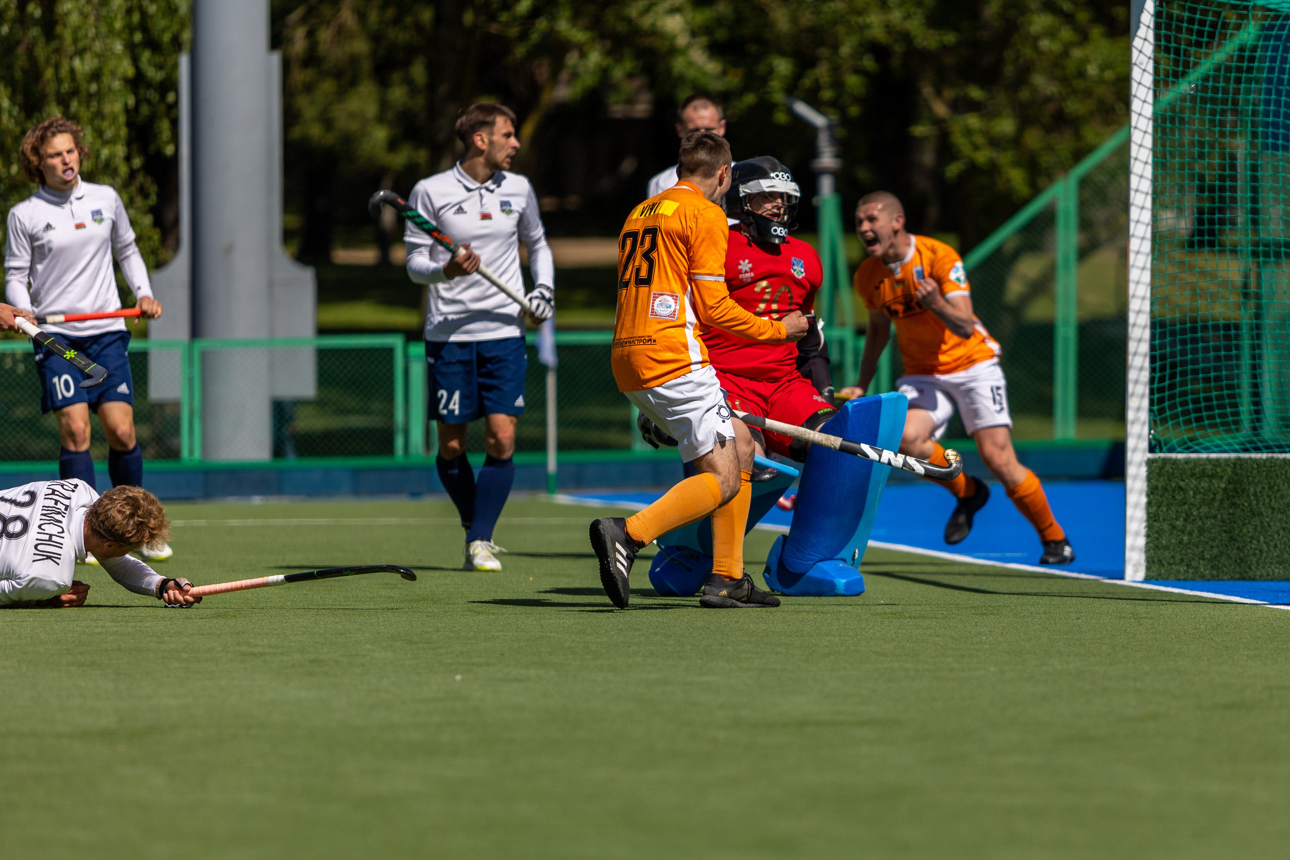 Хоккей на траве. ХК Минск — СК Строитель 12.05.2024. Профессиональный интерьерный и репортажный фотограф Минск и РБ. Максим Орлов