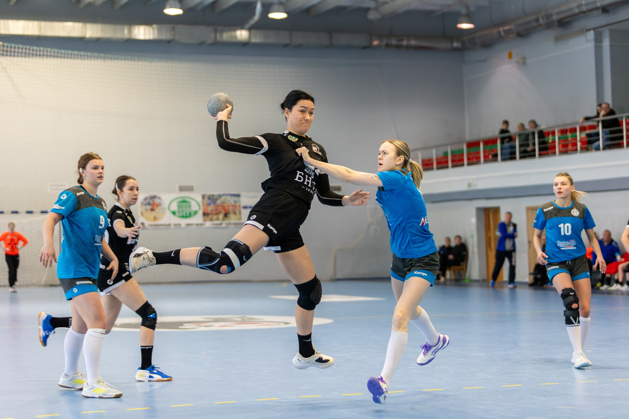 Гандбол. Лучшие кадры. БНТУ — Витебчанка. Профессиональный интерьерный и репортажный фотограф Минск и РБ. Максим Орлов