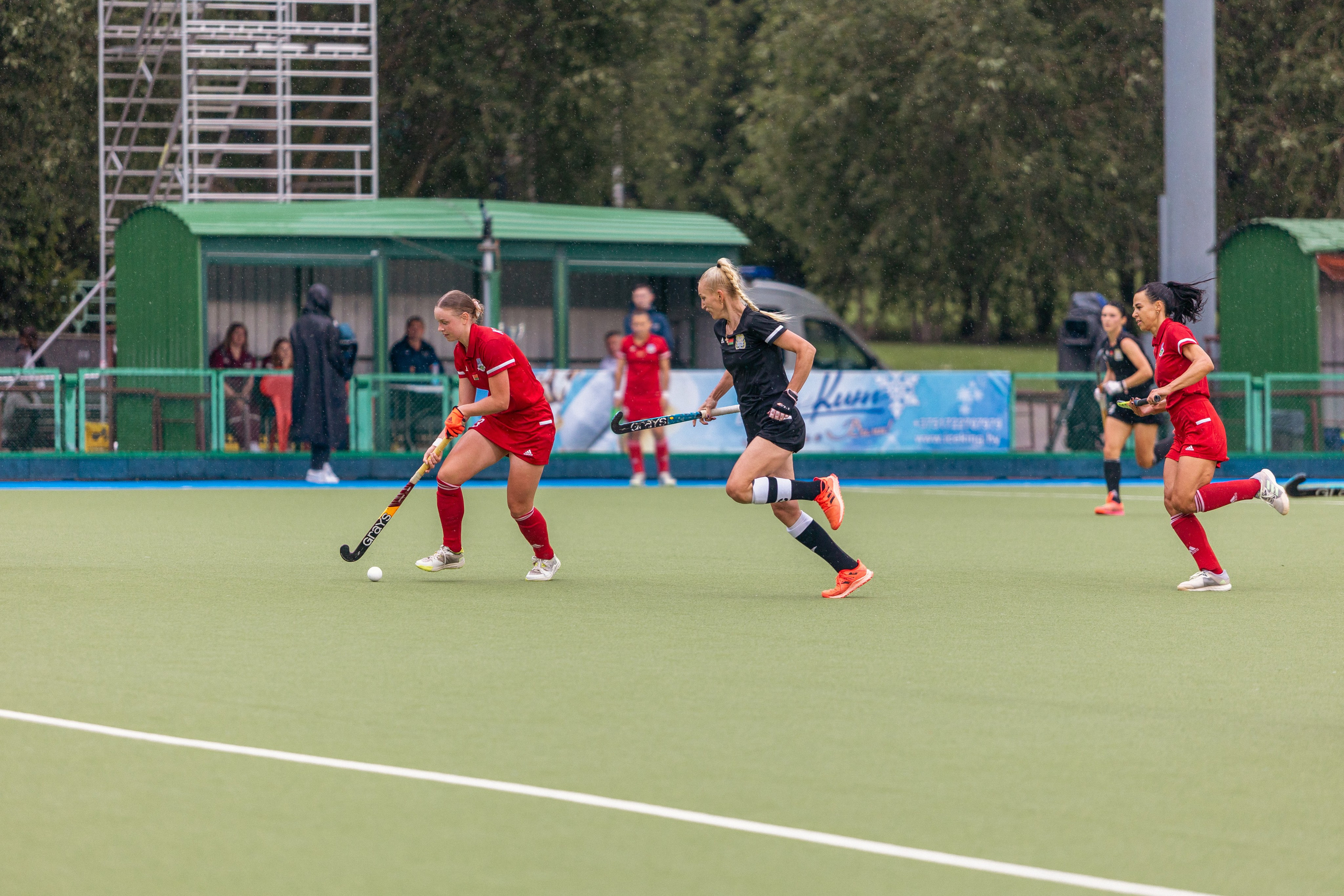 Хоккей на траве. Девушки. ХК Минск — ХК Виктория (Смолевичи) 10.06.2024. Профессиональный интерьерный и репортажный фотограф Минск и РБ. Максим Орлов