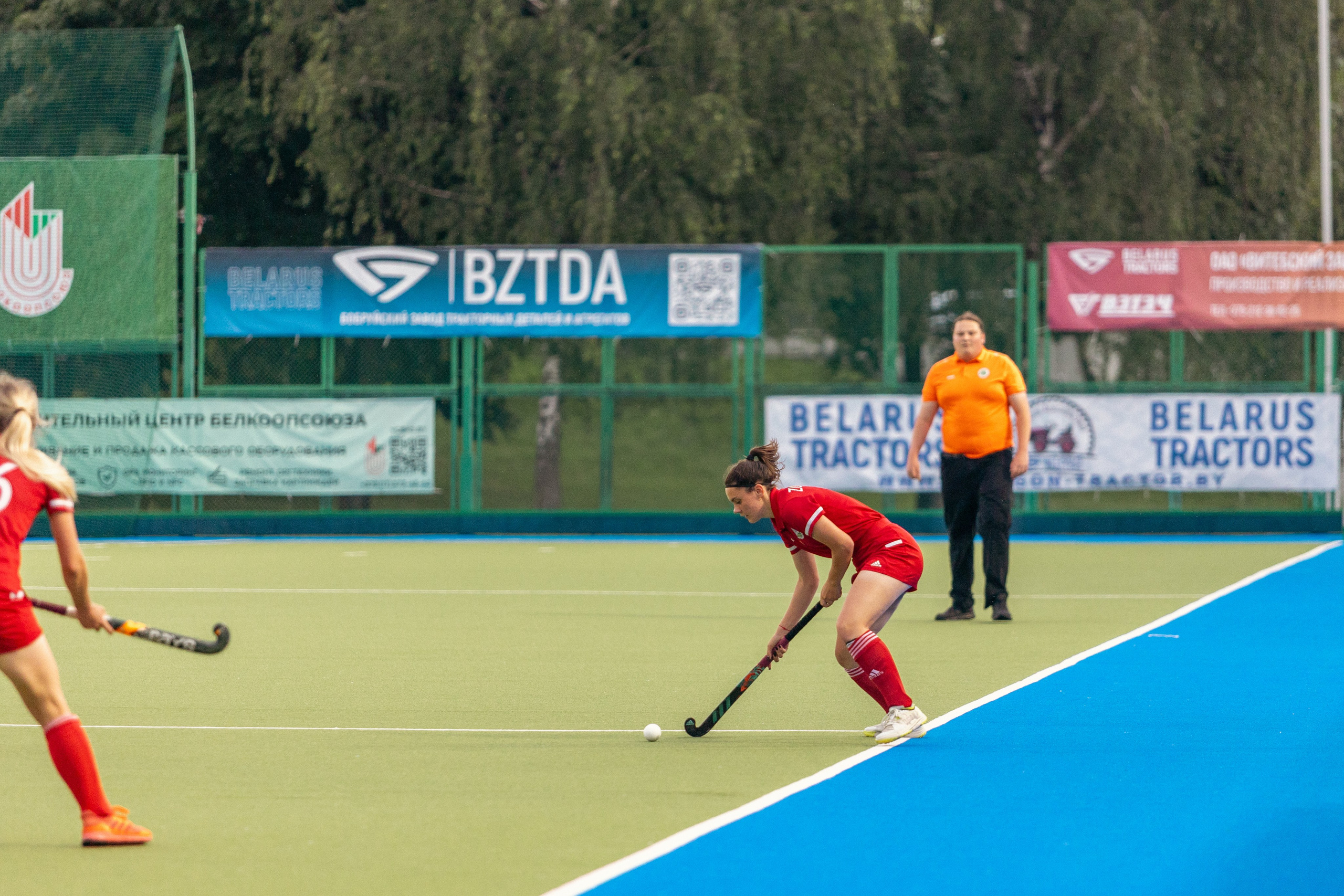 Хоккей на траве. Девушки. ХК Минск — ХК Виктория (Смолевичи) 10.06.2024. Профессиональный интерьерный и репортажный фотограф Минск и РБ. Максим Орлов