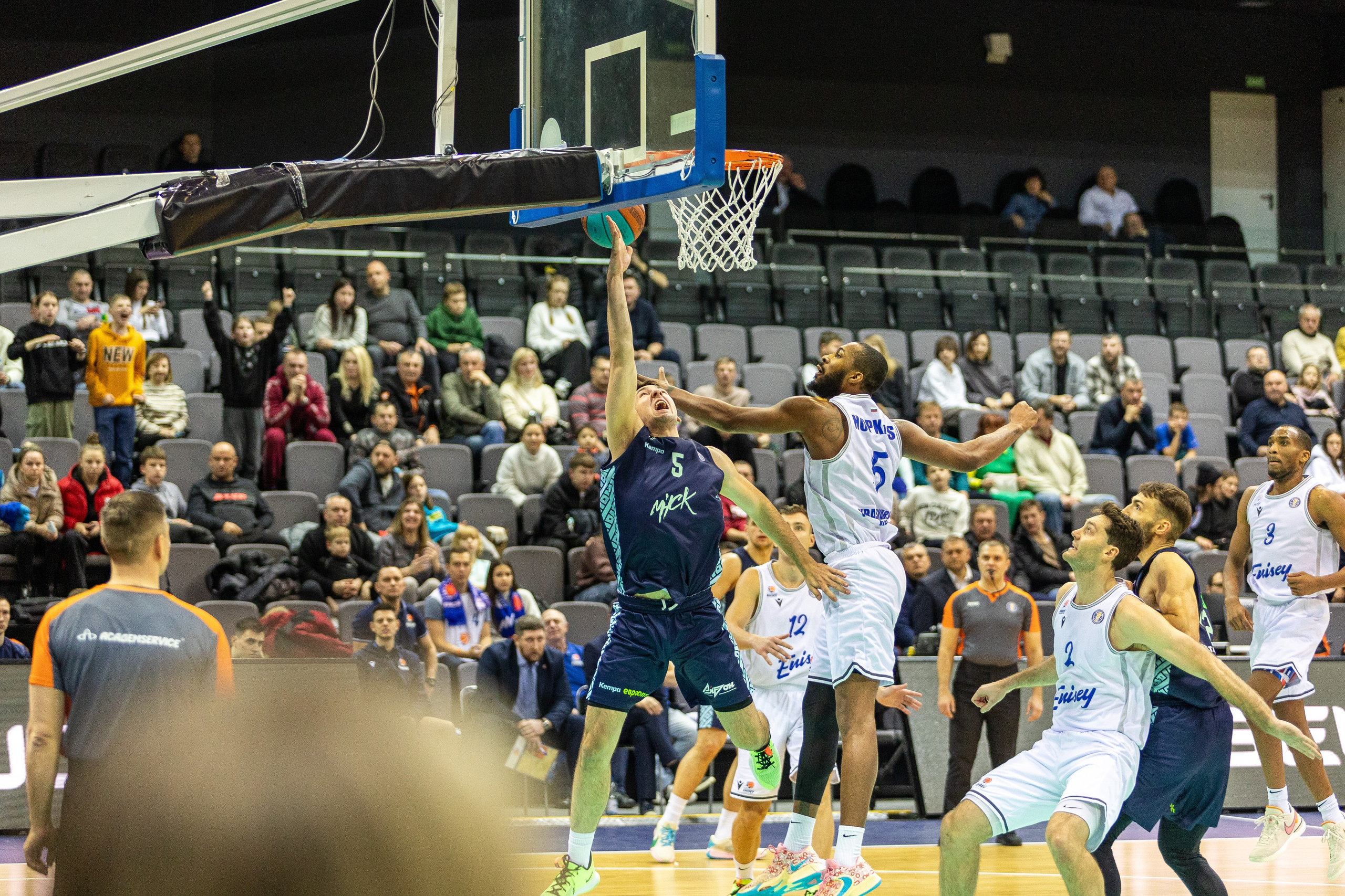 Баскетбол. Лучшие кадры. Минск — Енисей. 11.12.2023. Профессиональный интерьерный и репортажный фотограф Минск и РБ. Максим Орлов