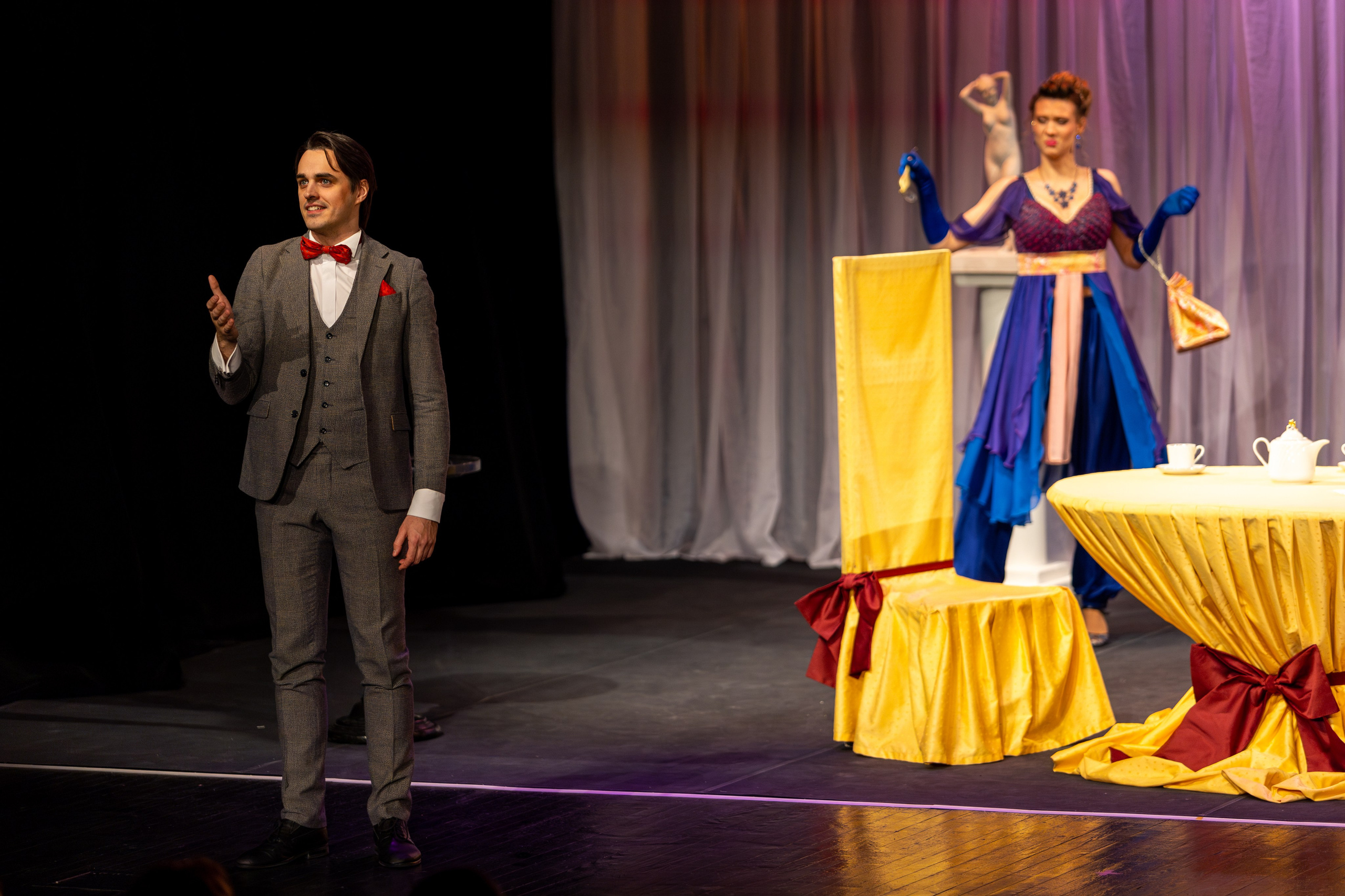 Новый театр «Как важно быть серьезным». Профессиональный интерьерный и репортажный фотограф Минск и РБ. Максим Орлов