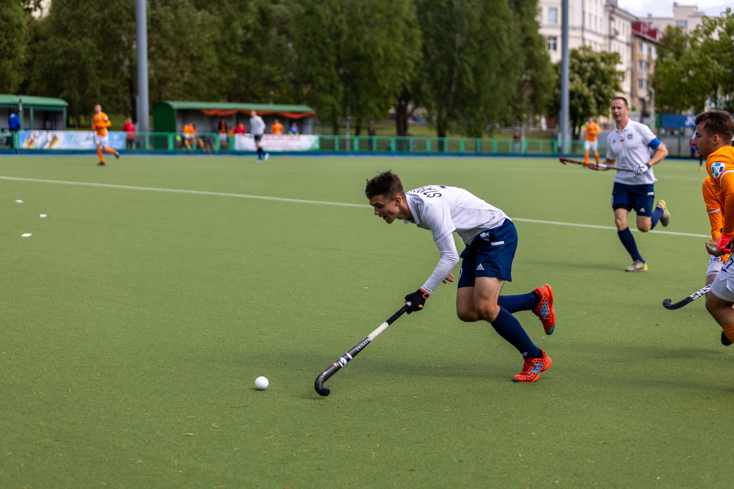 Хоккей на траве. ХК Минск — СК Строитель 11.05.2024. Профессиональный интерьерный и репортажный фотограф Минск и РБ. Максим Орлов