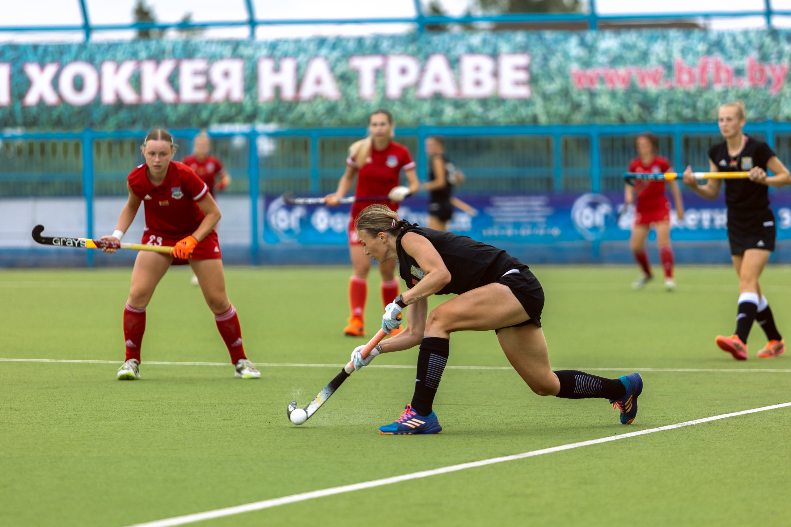 Хоккей на траве. Девушки. Минск — Виктория. 16.06.2024. Профессиональный интерьерный и репортажный фотограф Минск и РБ. Максим Орлов