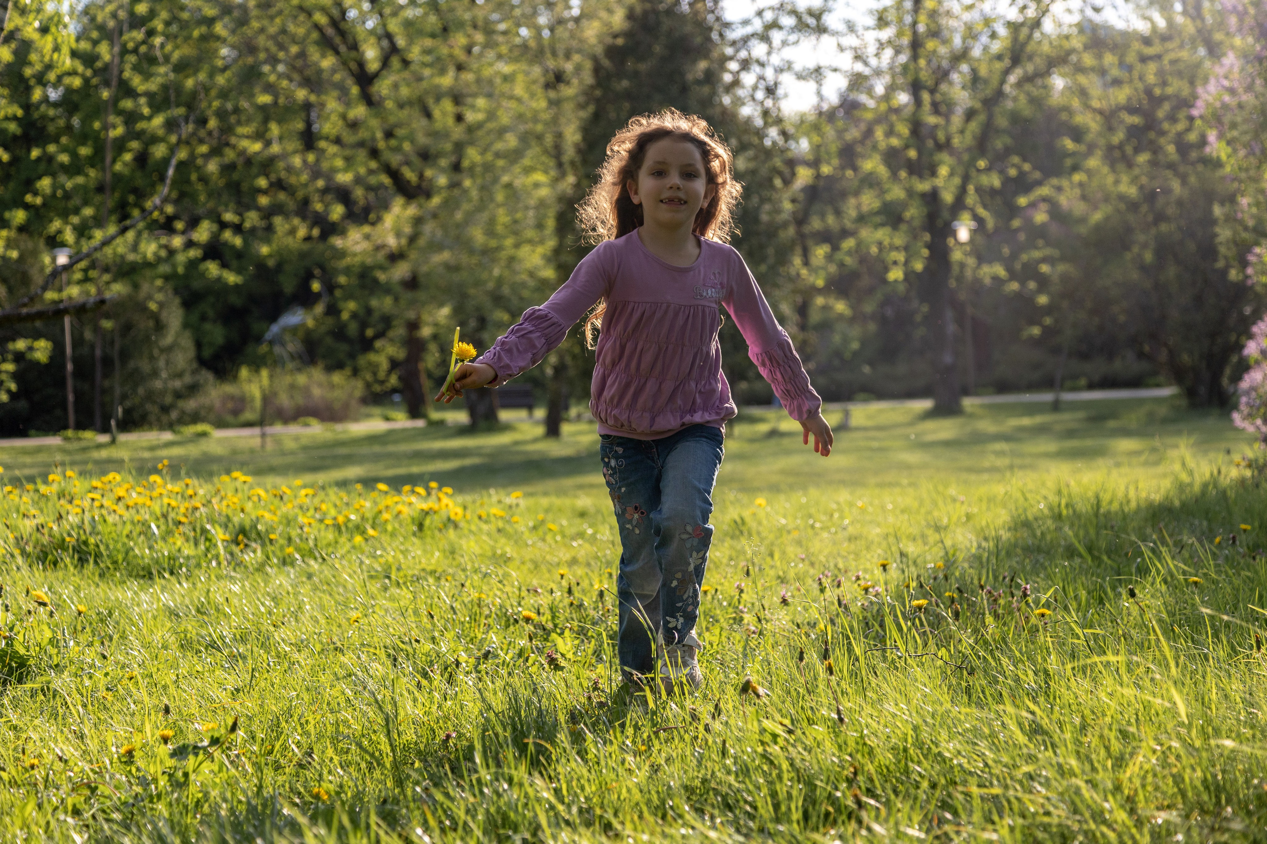 Алеся с дочками. Профессиональный интерьерный и репортажный фотограф Минск и РБ. Максим Орлов