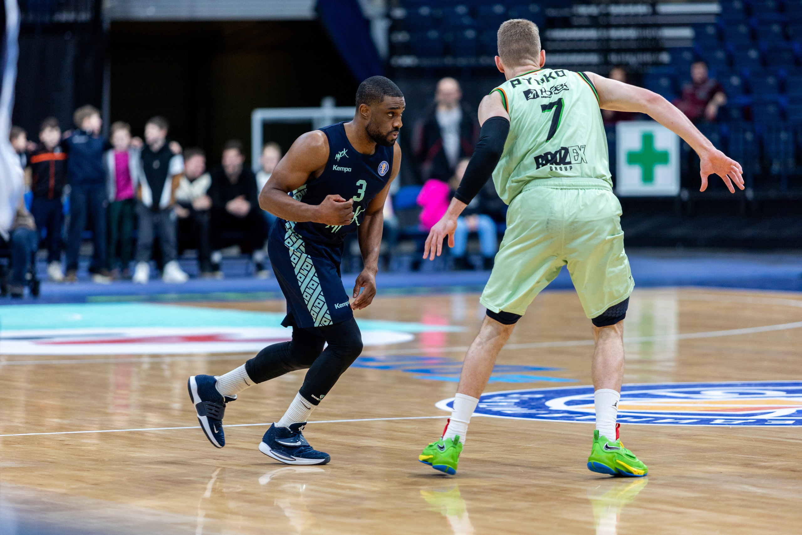 Баскетбол. Лучшие кадры. Минск — Уралмаш 13.02.2024. Профессиональный интерьерный и репортажный фотограф Минск и РБ. Максим Орлов