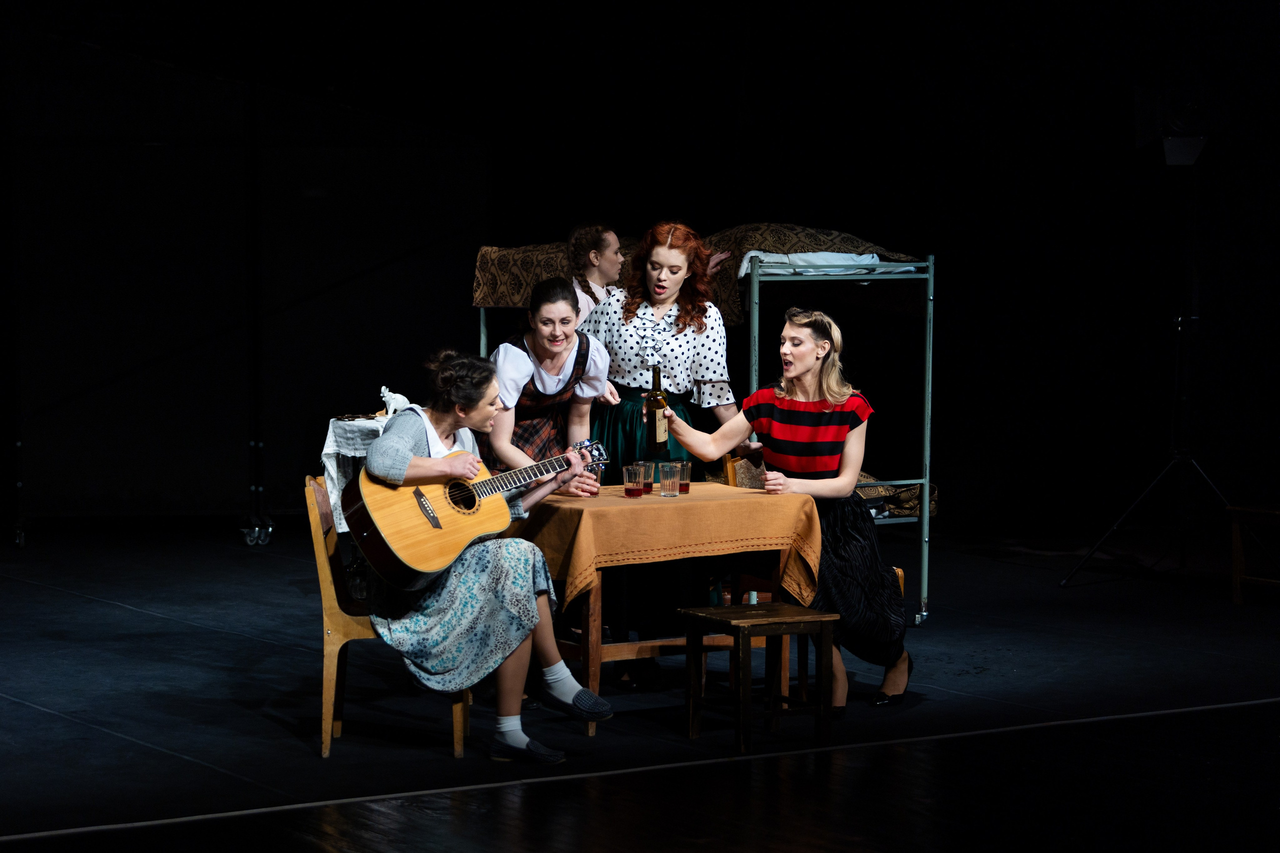 Новый театр «Фабричная девчонка». Профессиональный интерьерный и репортажный фотограф Минск и РБ. Максим Орлов