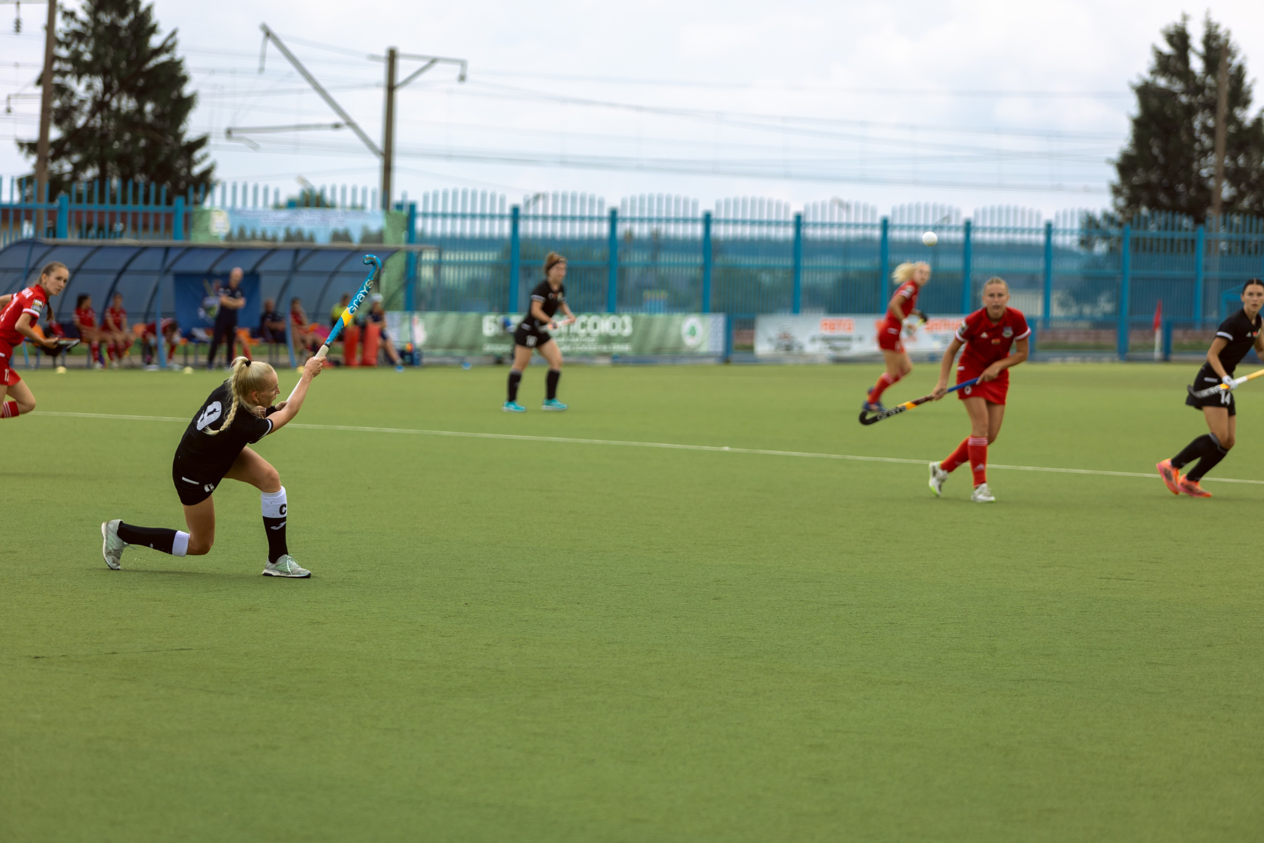 Хоккей на траве. Девушки. Минск — Виктория. 16.06.2024. Профессиональный интерьерный и репортажный фотограф Минск и РБ. Максим Орлов