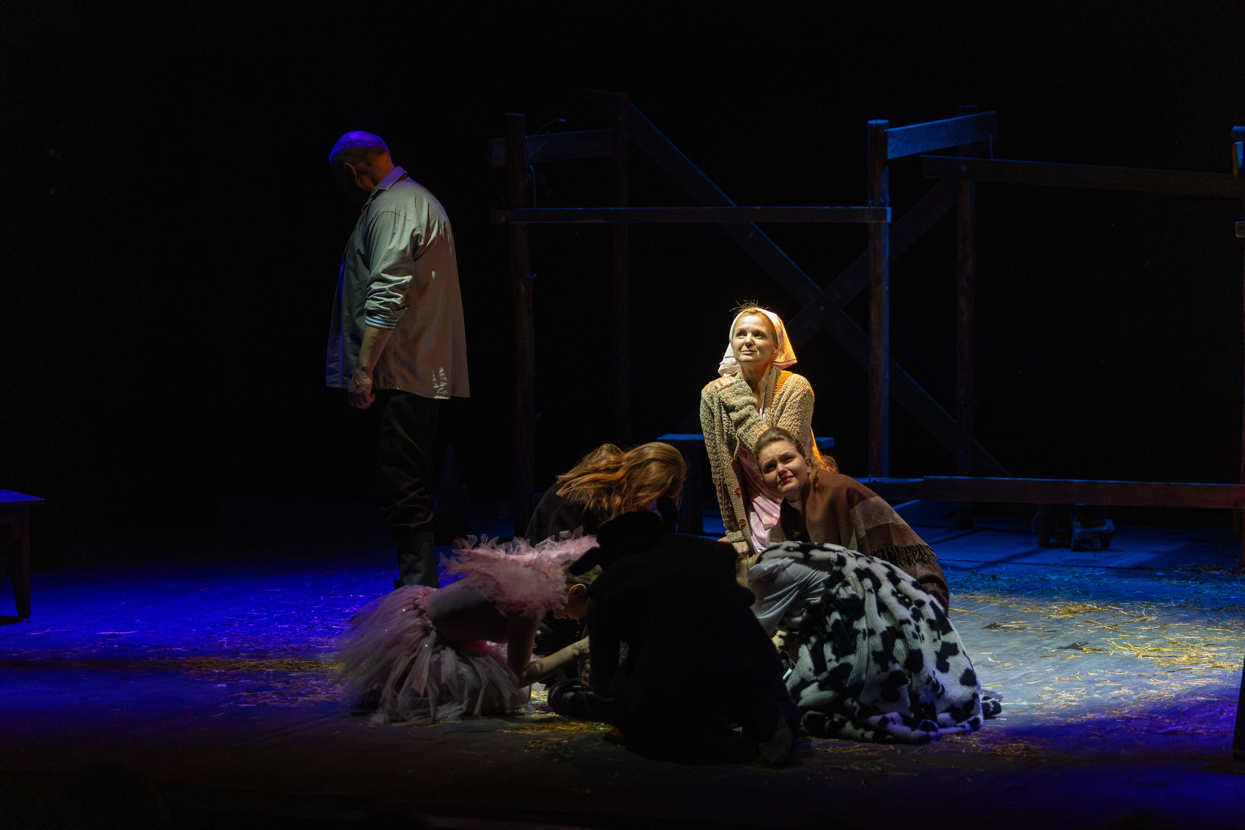 Театр белорусской армии «Очень простая история». Профессиональный интерьерный и репортажный фотограф Минск и РБ. Максим Орлов