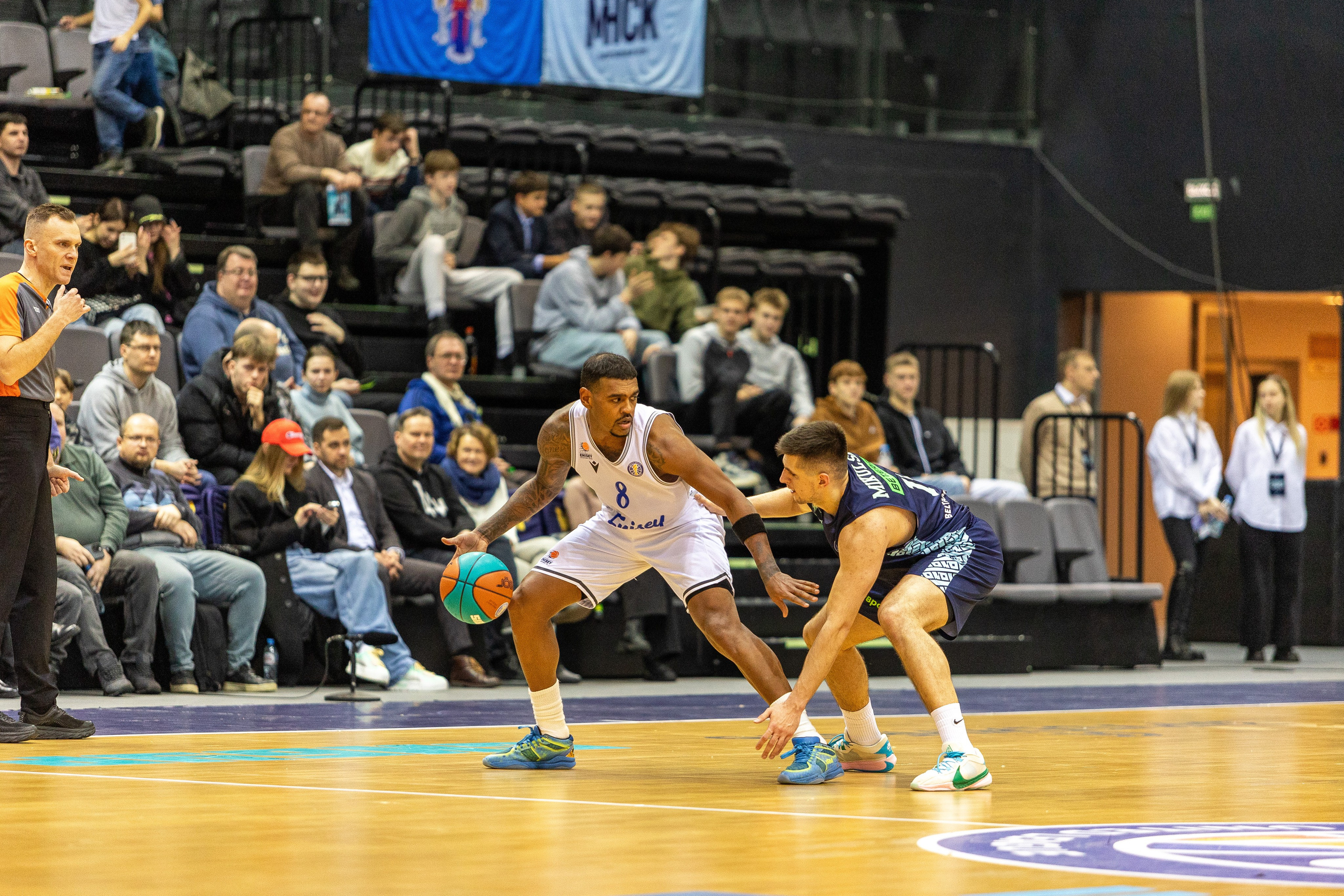 Баскетбол. Лучшие кадры. Минск — Енисей. 11.12.2023. Профессиональный интерьерный и репортажный фотограф Минск и РБ. Максим Орлов