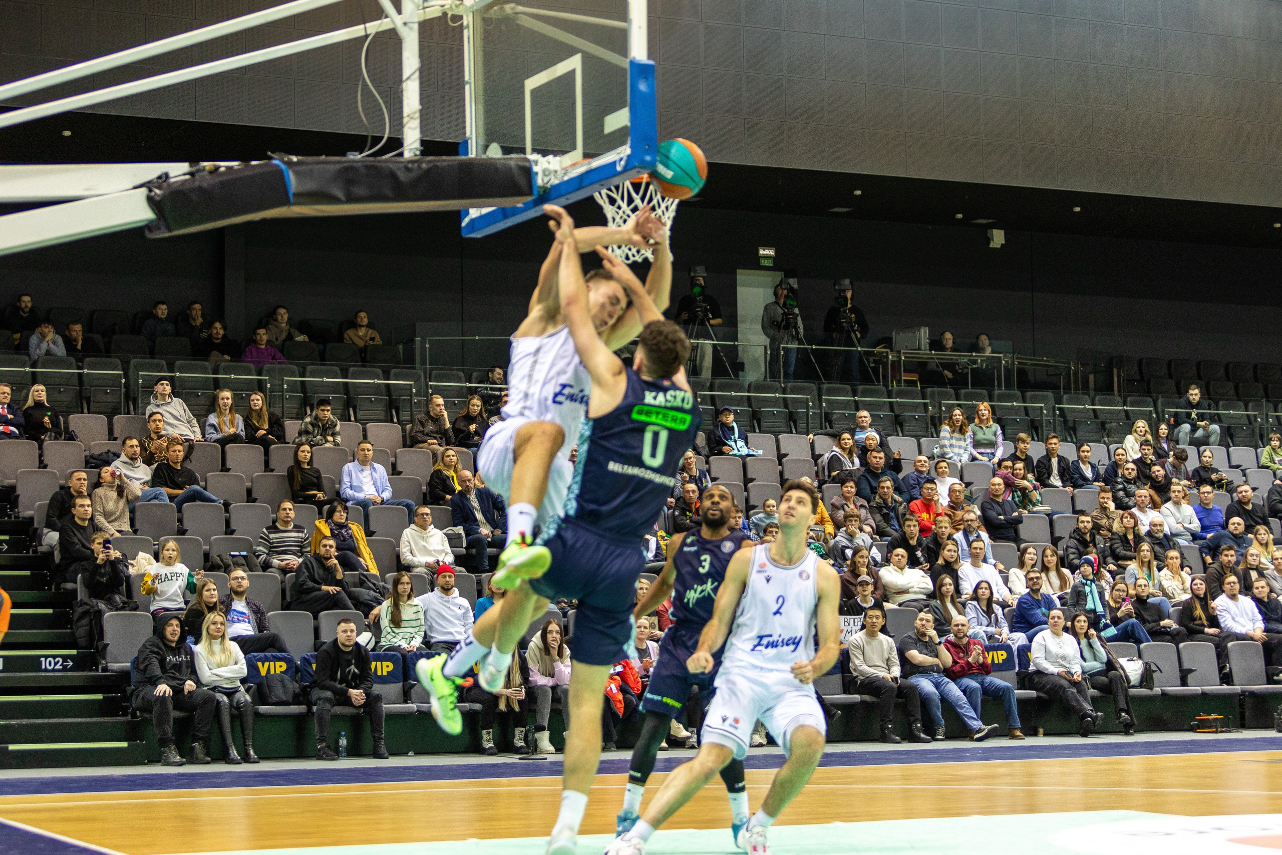 Баскетбол. Лучшие кадры. Минск — Енисей. 11.12.2023. Профессиональный интерьерный и репортажный фотограф Минск и РБ. Максим Орлов