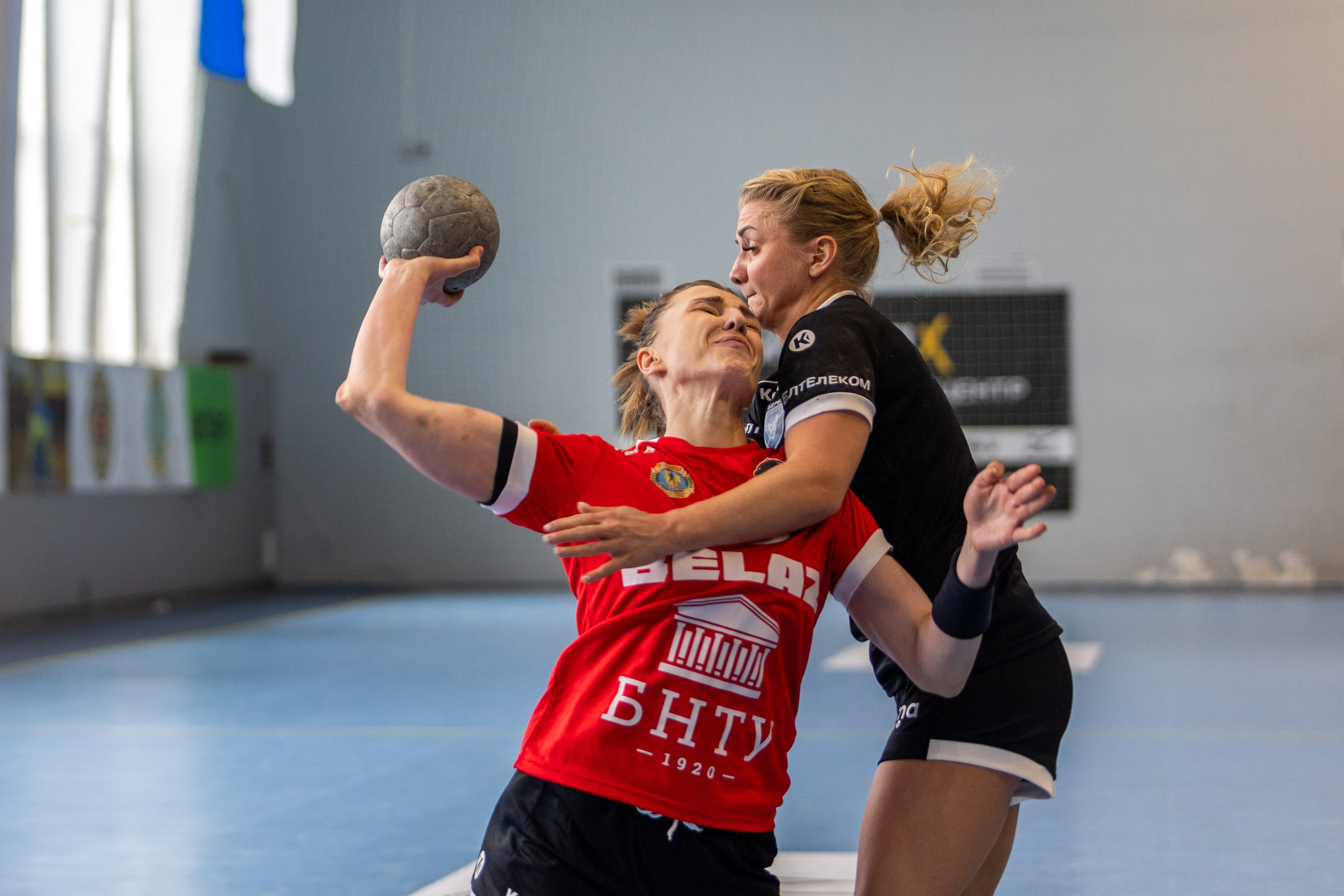 Гандбол. БНТУ — Березина. Профессиональный интерьерный и репортажный фотограф Минск и РБ. Максим Орлов
