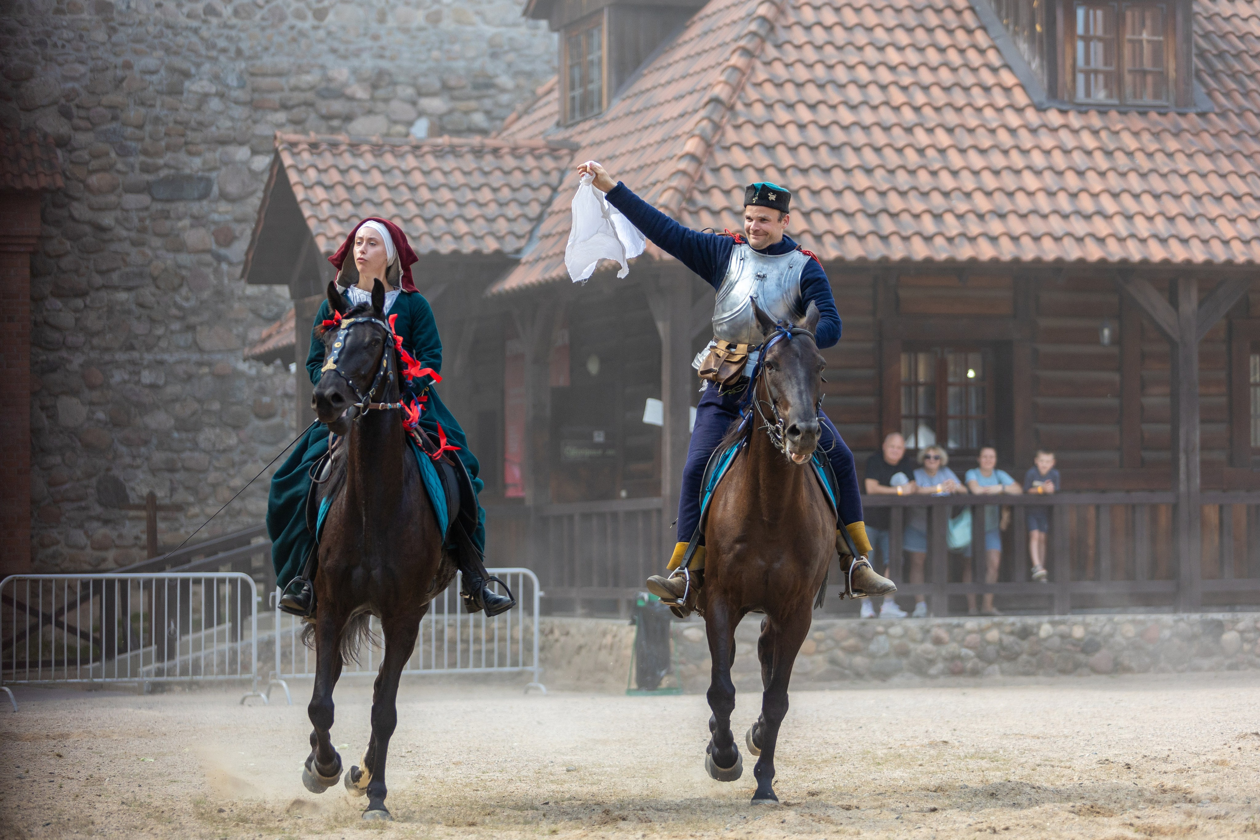 Выступление «Золотой шпоры» на празднике города Лиды. Профессиональный интерьерный и репортажный фотограф Минск и РБ. Максим Орлов