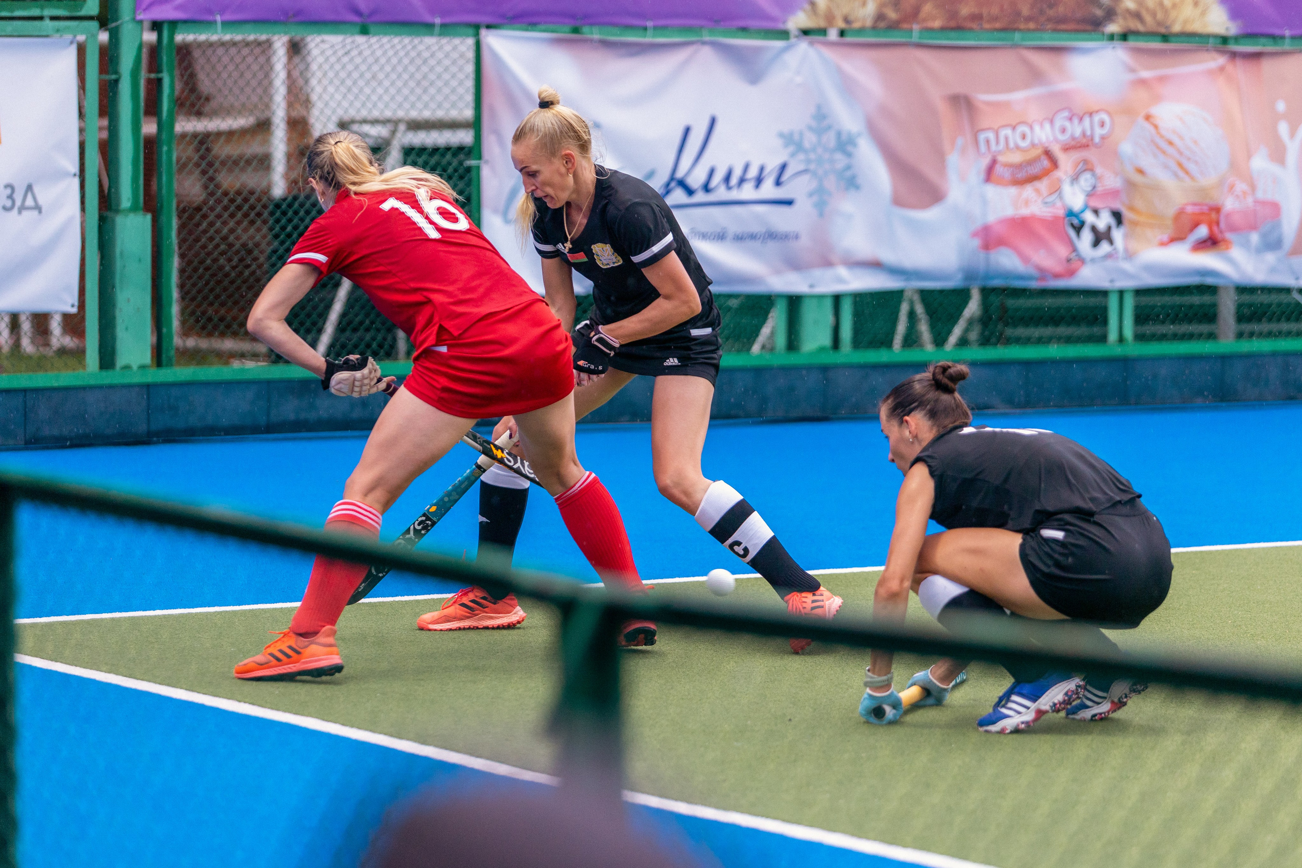 Хоккей на траве. Девушки. ХК Минск — ХК Виктория (Смолевичи) 10.06.2024. Профессиональный интерьерный и репортажный фотограф Минск и РБ. Максим Орлов