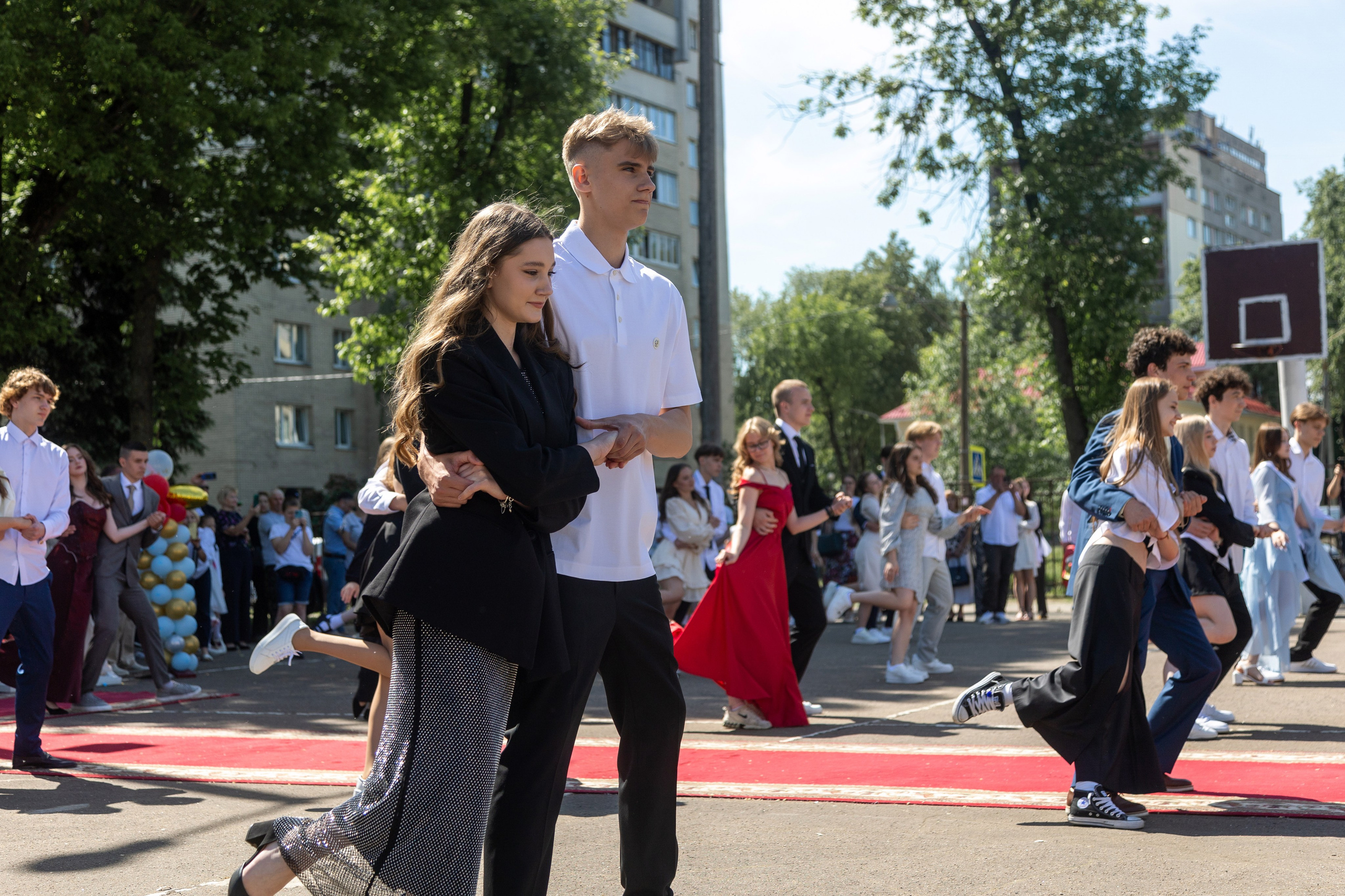 Школа 47. Последний звонок. Профессиональный интерьерный и репортажный фотограф Минск и РБ. Максим Орлов