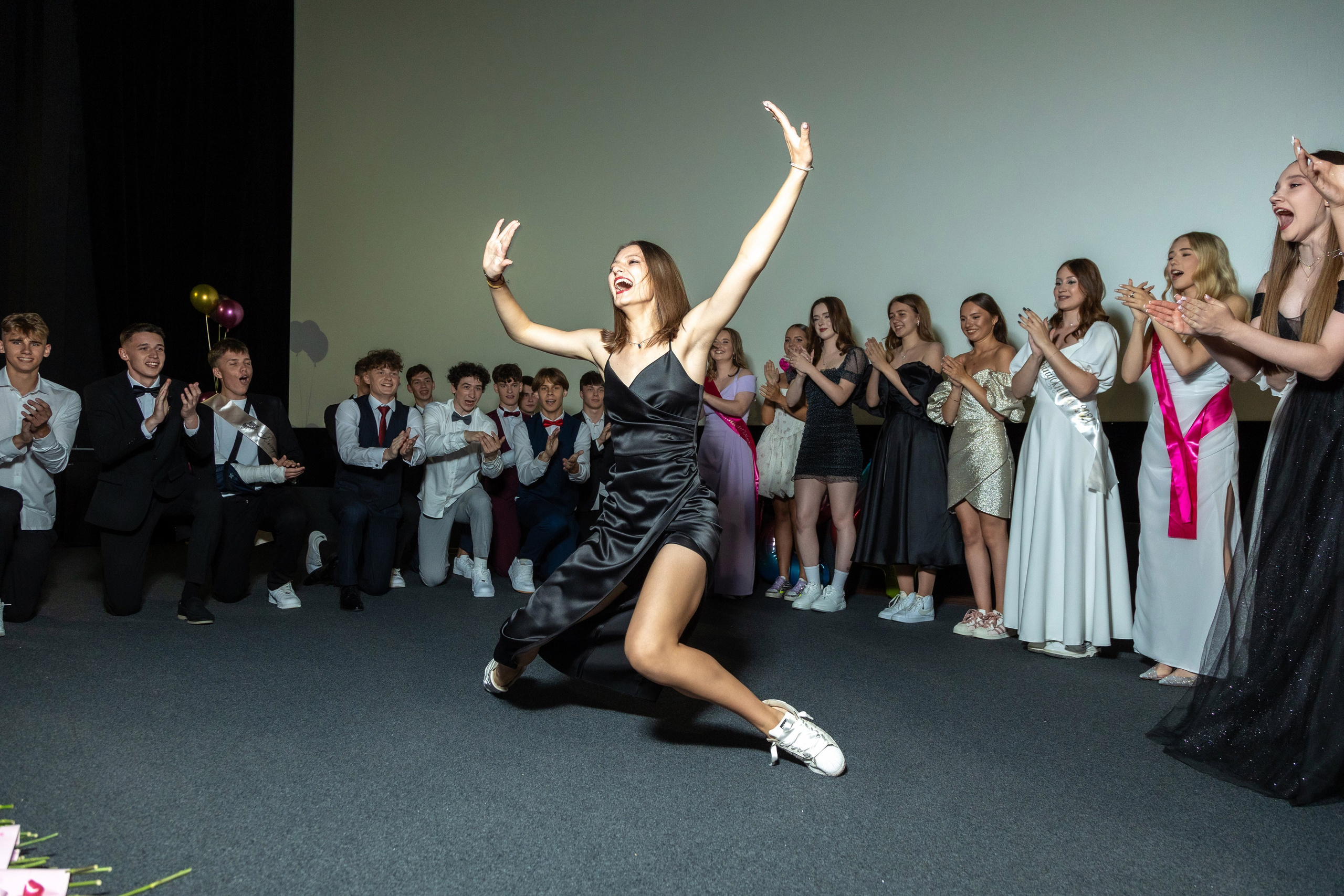 Вручение дипломов. 47 школа. Профессиональный интерьерный и репортажный фотограф Минск и РБ. Максим Орлов