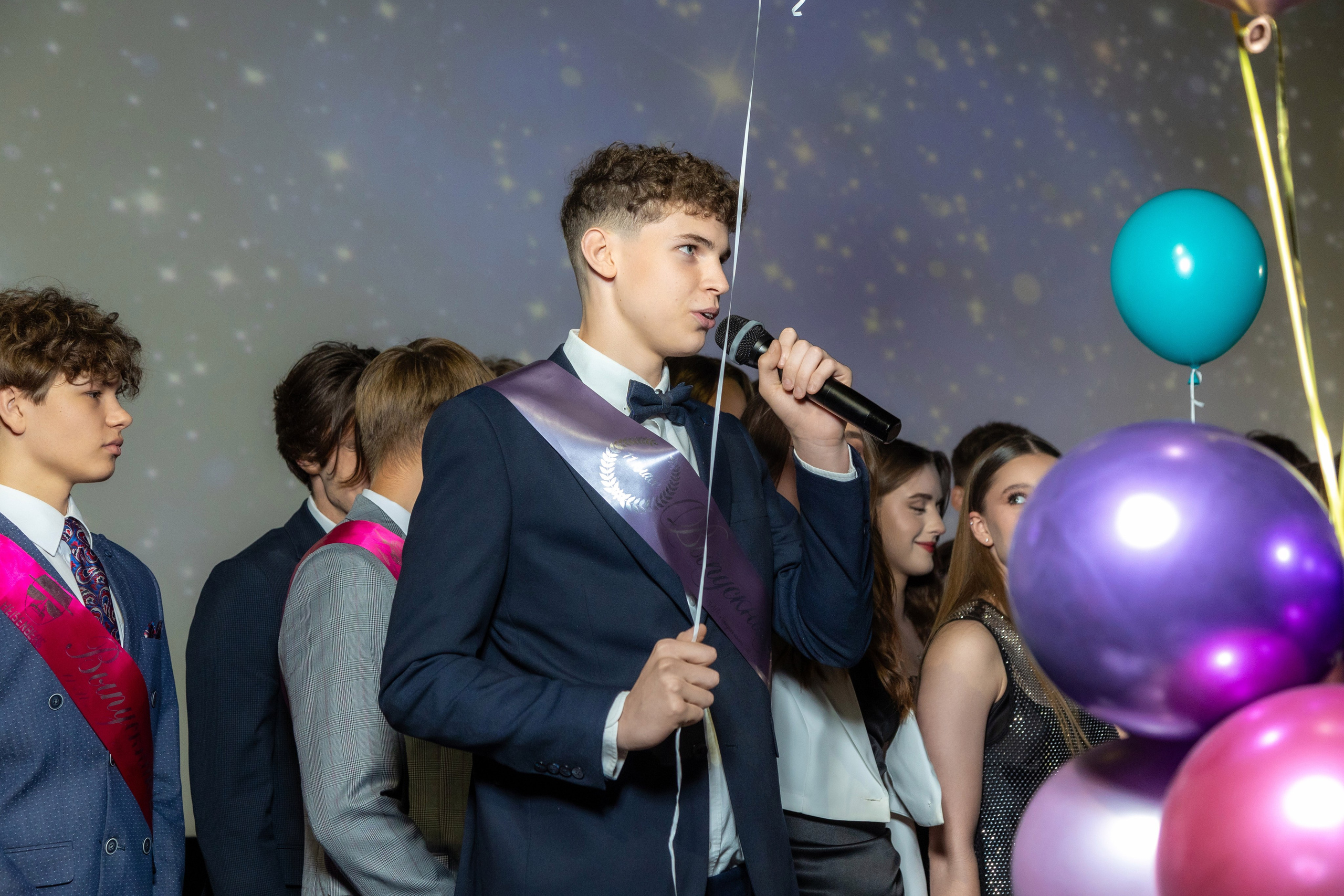 Вручение дипломов. 47 школа. Профессиональный интерьерный и репортажный фотограф Минск и РБ. Максим Орлов