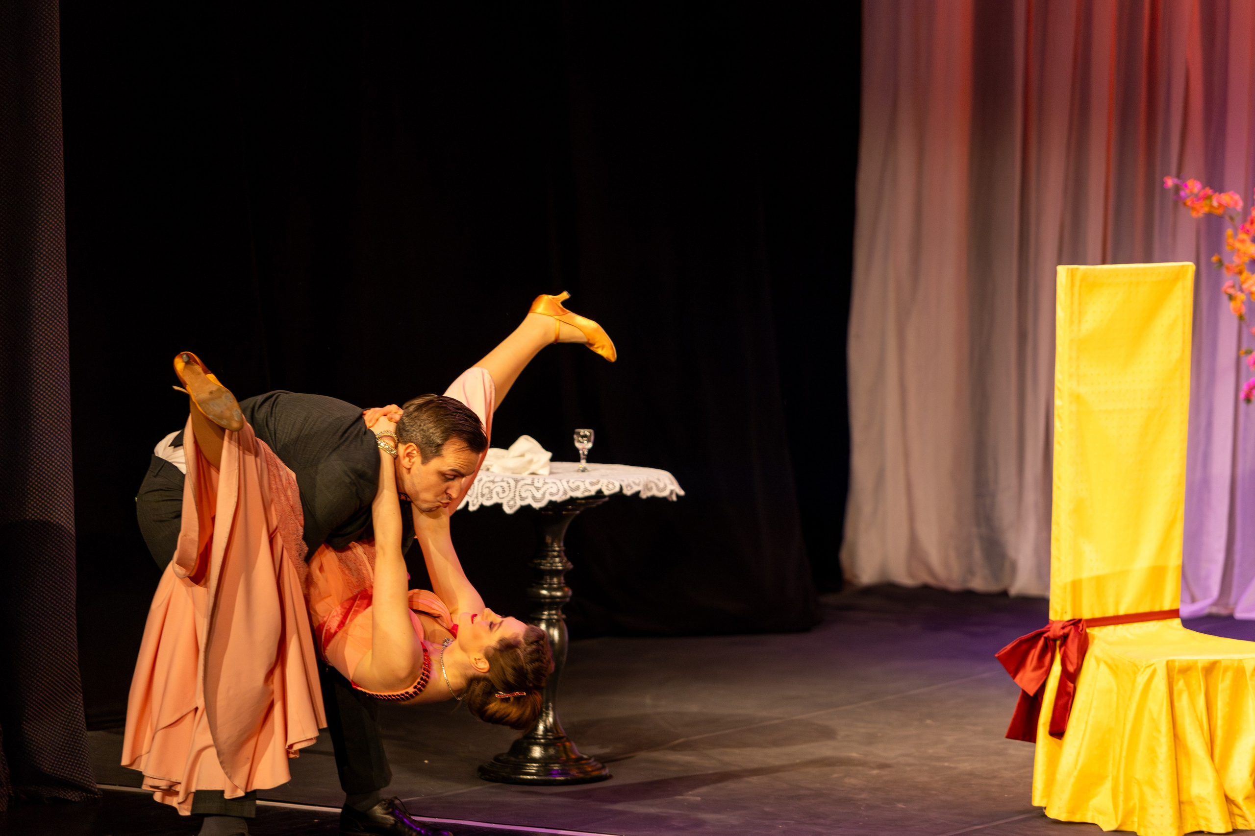 Новый театр «Как важно быть серьезным». Профессиональный интерьерный и репортажный фотограф Минск и РБ. Максим Орлов