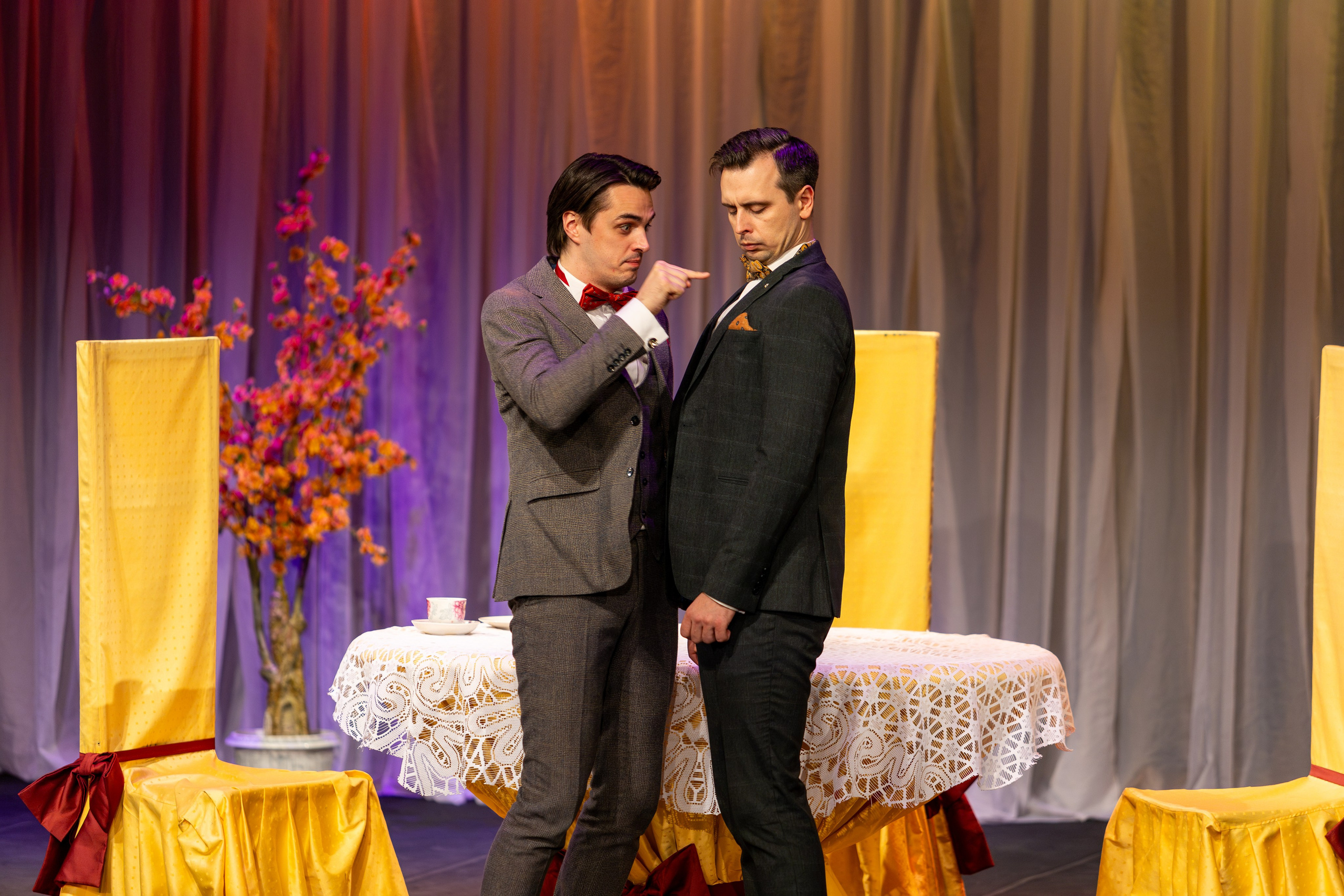 Новый театр «Как важно быть серьезным». Профессиональный интерьерный и репортажный фотограф Минск и РБ. Максим Орлов