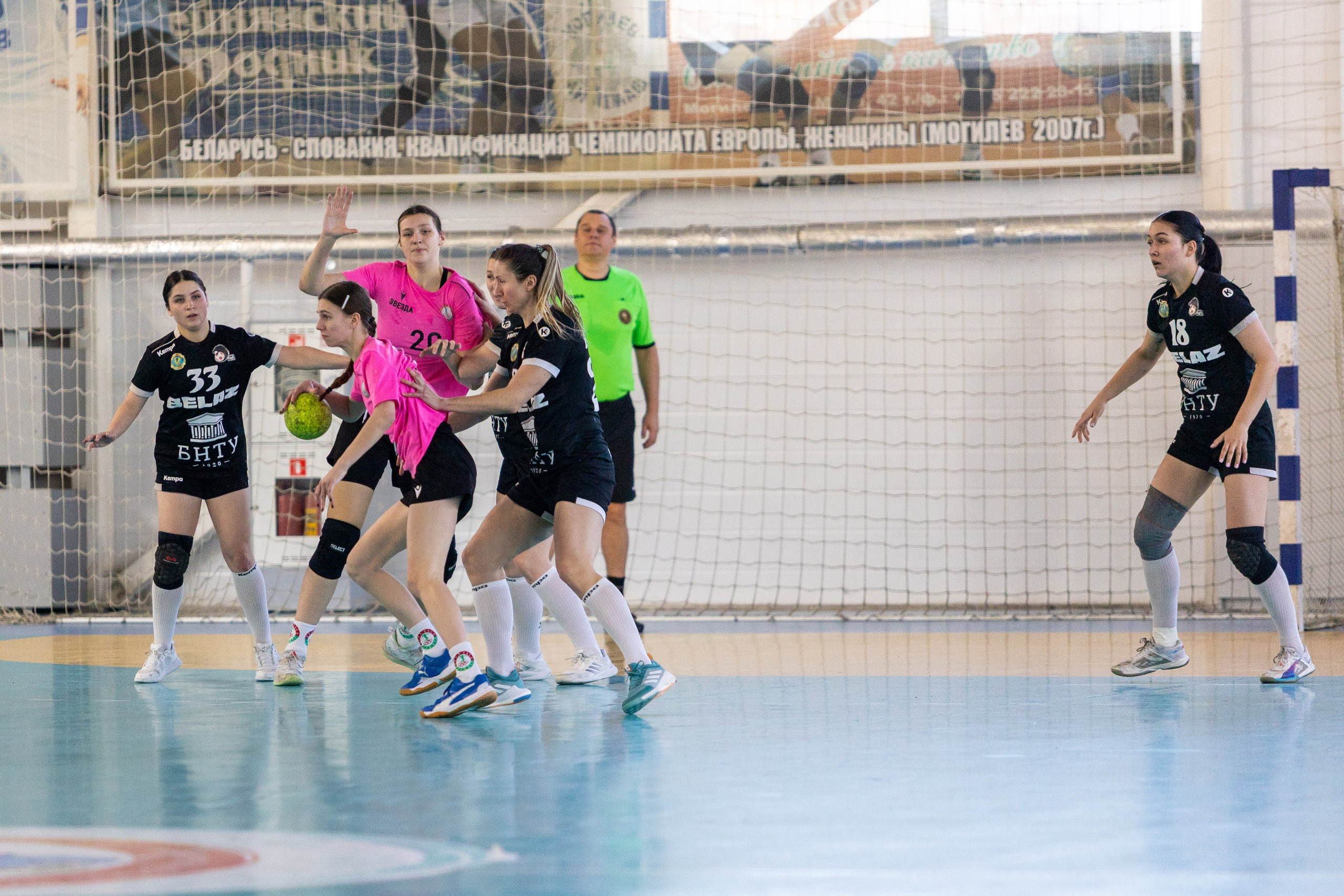 Женский гандбол. Лучшие кадры. БНТУ — Звезда. 08.02.2025. Профессиональный интерьерный и репортажный фотограф Минск и РБ. Максим Орлов
