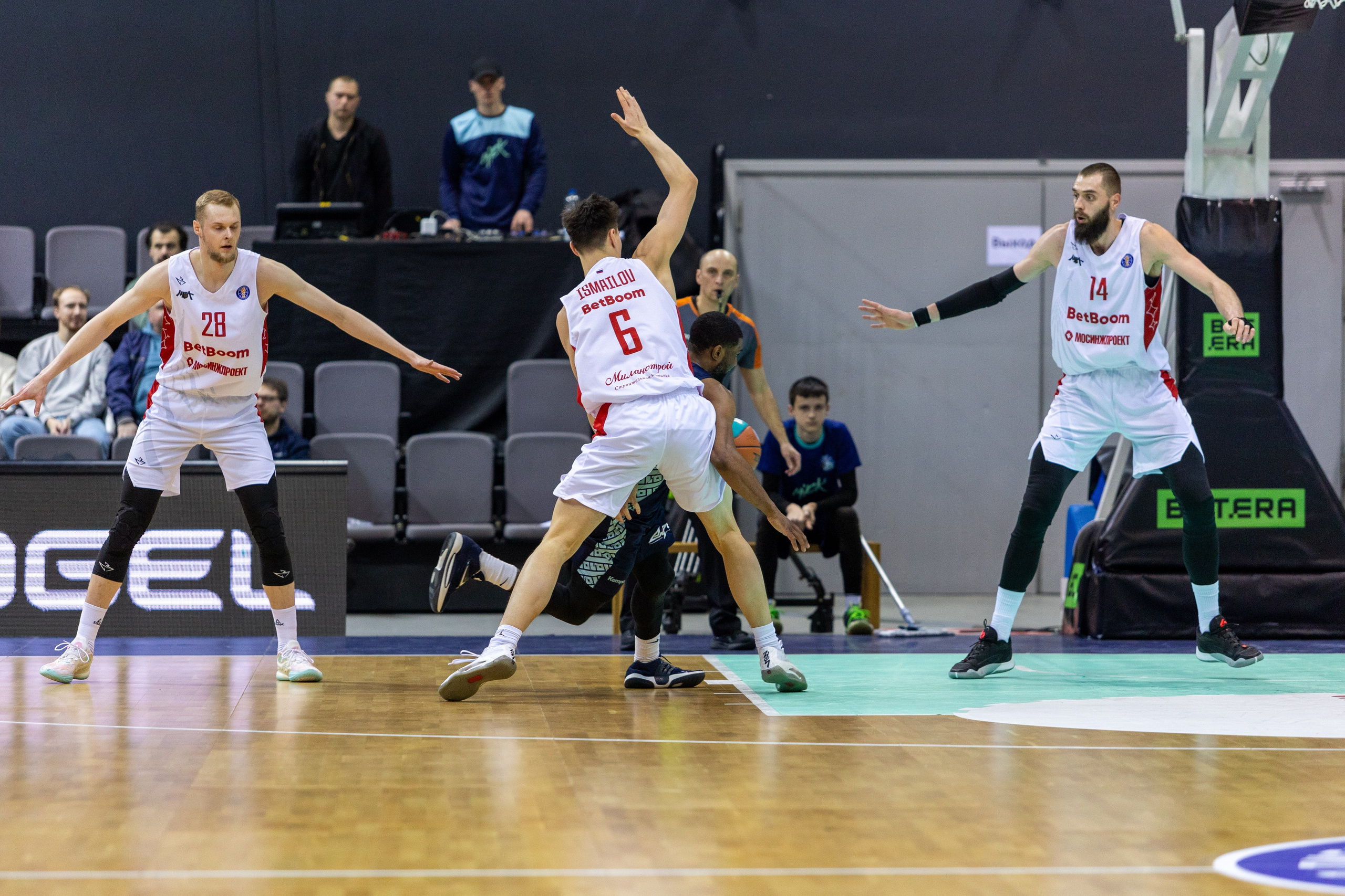 Баскетбол. Минск — MBA. 09.03.2024. Профессиональный интерьерный и репортажный фотограф Минск и РБ. Максим Орлов