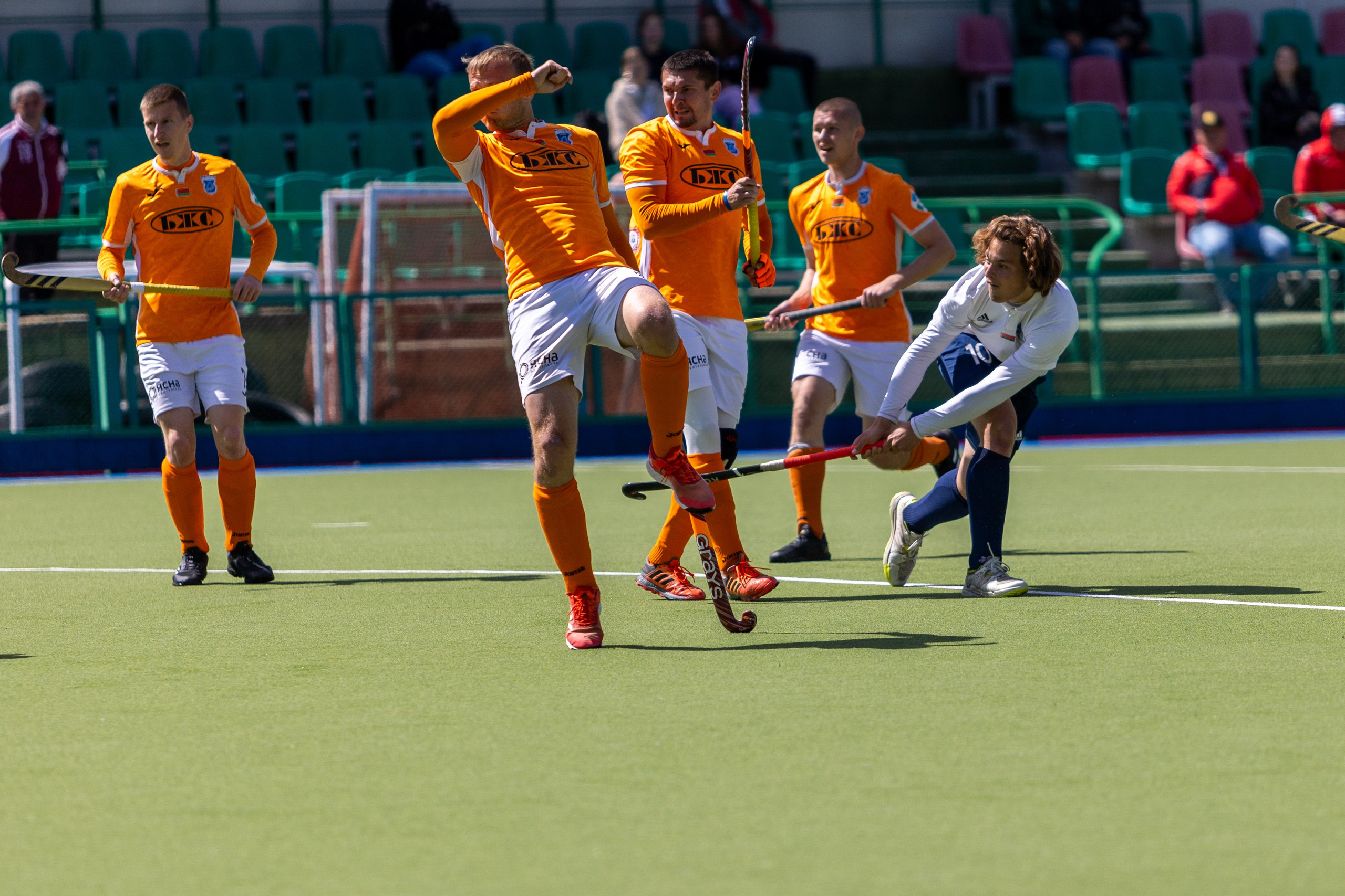 Хоккей на траве. ХК Минск — СК Строитель 12.05.2024. Профессиональный интерьерный и репортажный фотограф Минск и РБ. Максим Орлов