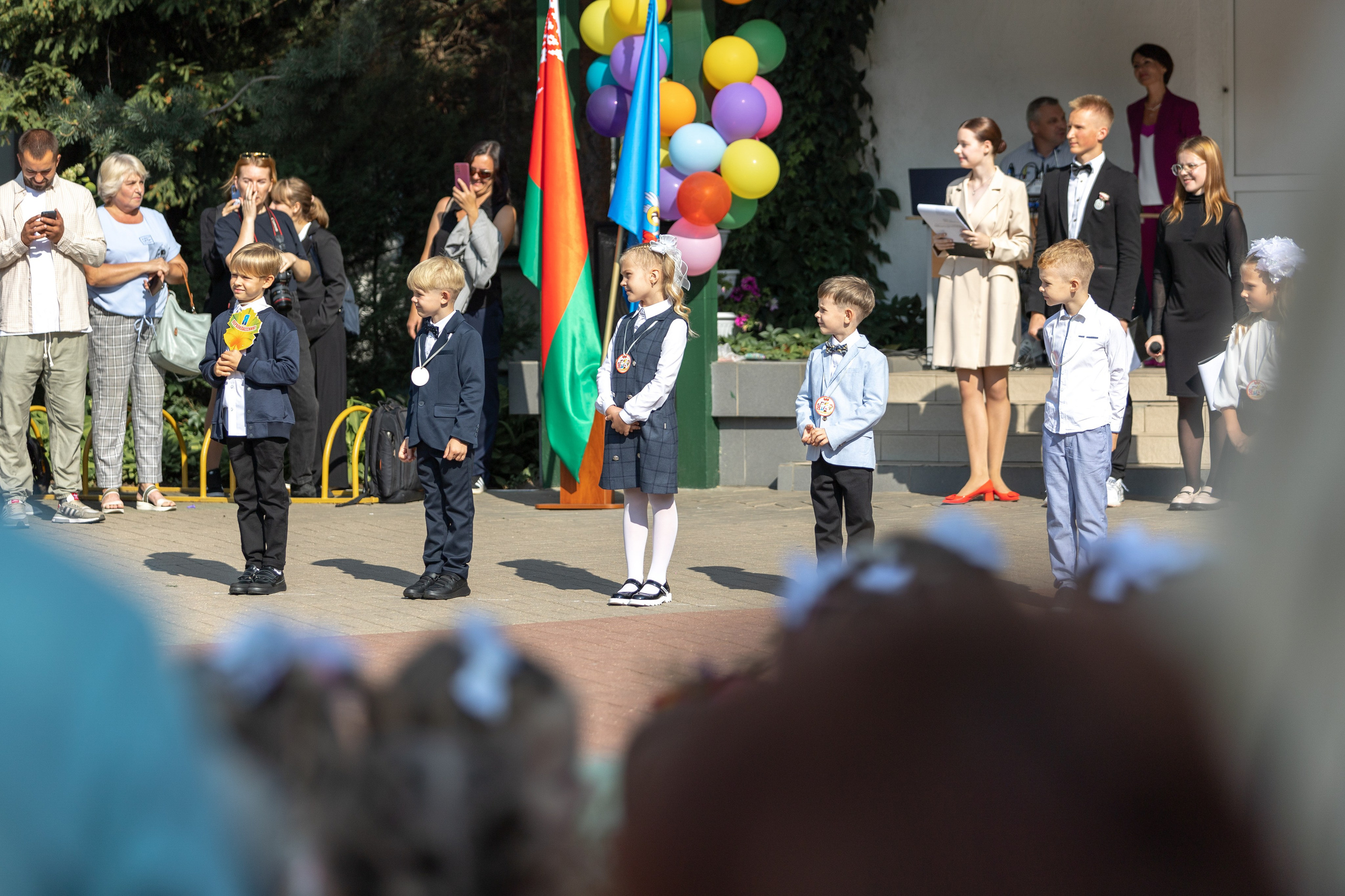 Линейка 1 сентября 2023 г. Профессиональный интерьерный и репортажный фотограф Минск и РБ. Максим Орлов