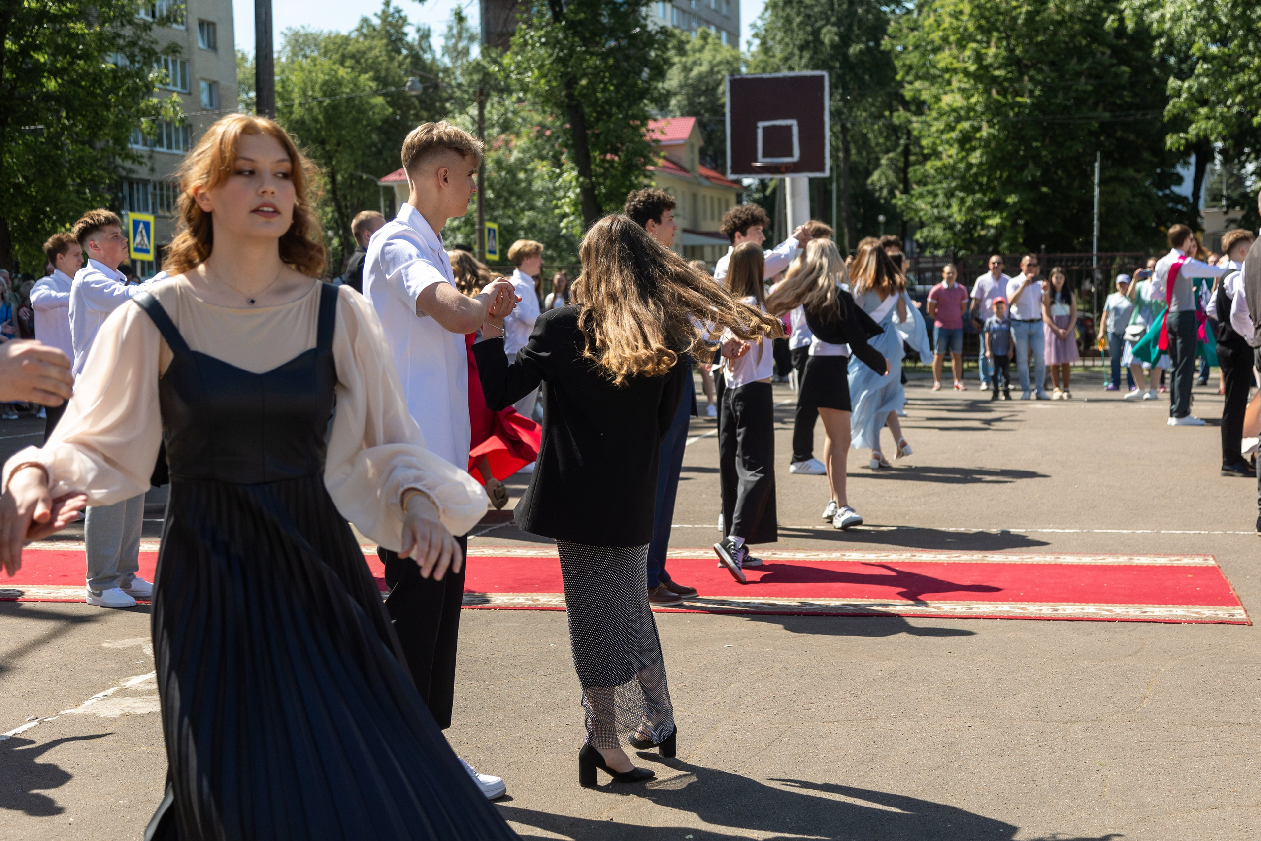 Школа 47. Последний звонок. Профессиональный интерьерный и репортажный фотограф Минск и РБ. Максим Орлов