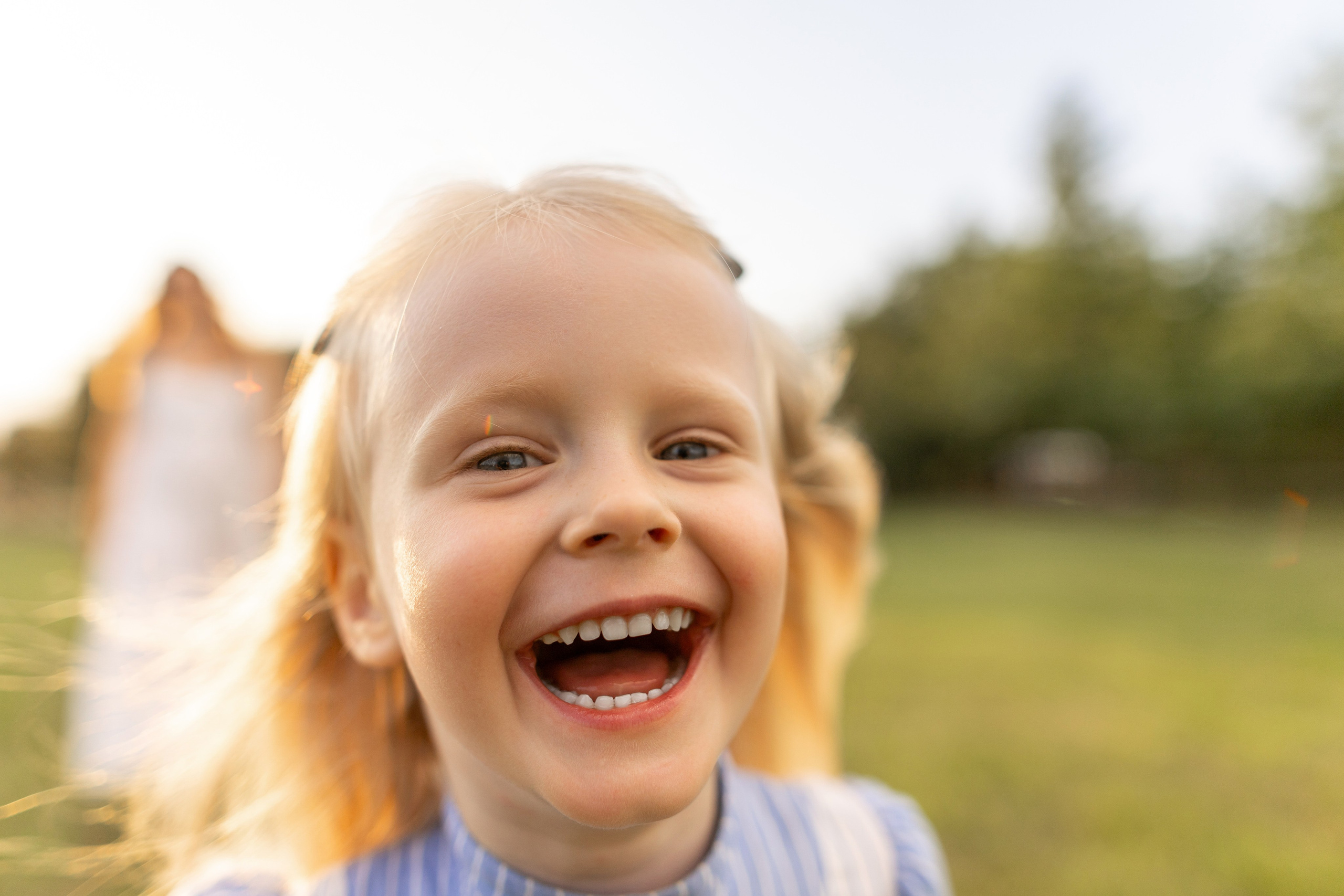 Стеша с мамой. Профессиональный интерьерный и репортажный фотограф Минск и РБ. Максим Орлов