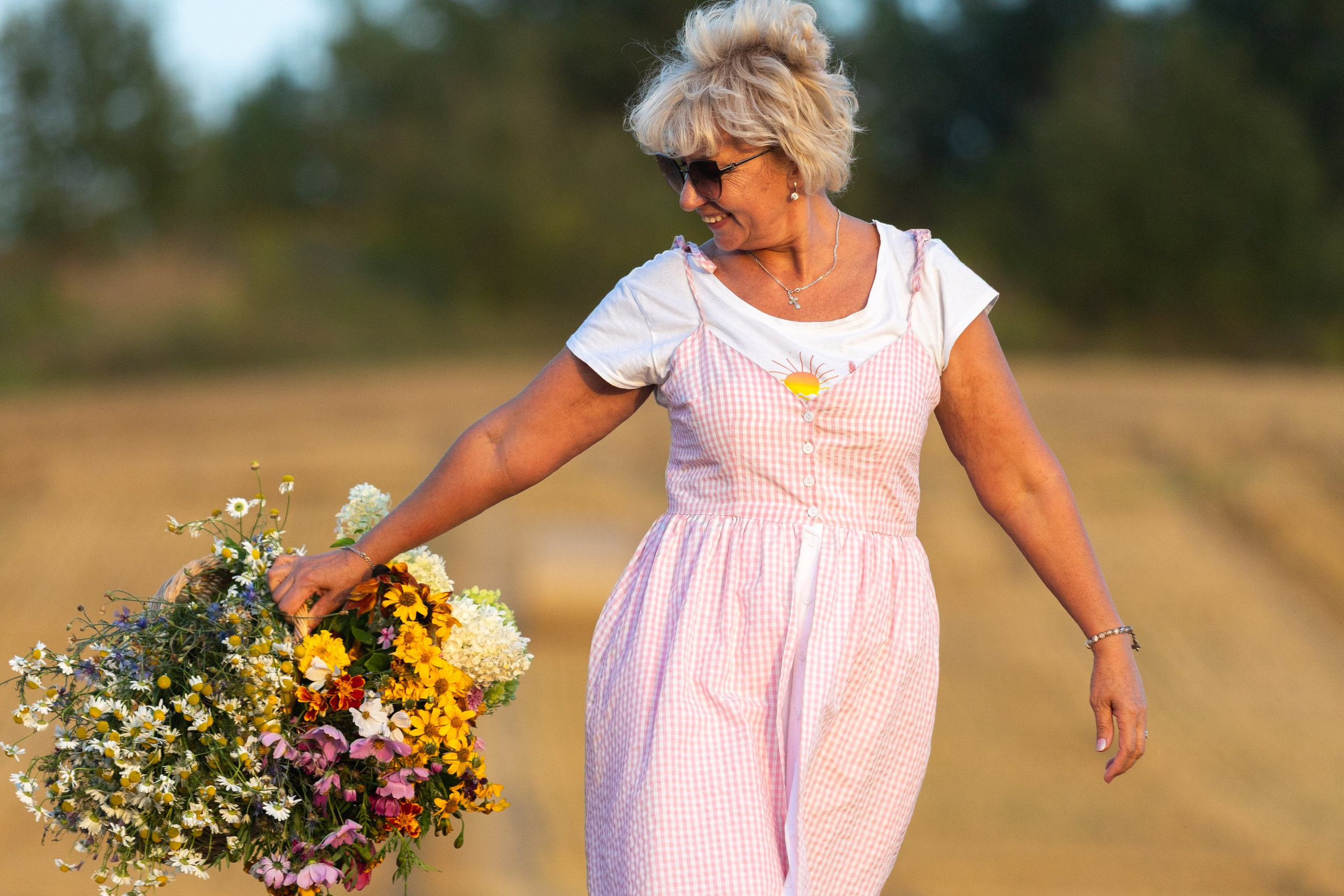 Фотосъемка в поле с Анной Николаевной. Профессиональный интерьерный и репортажный фотограф Минск и РБ. Максим Орлов