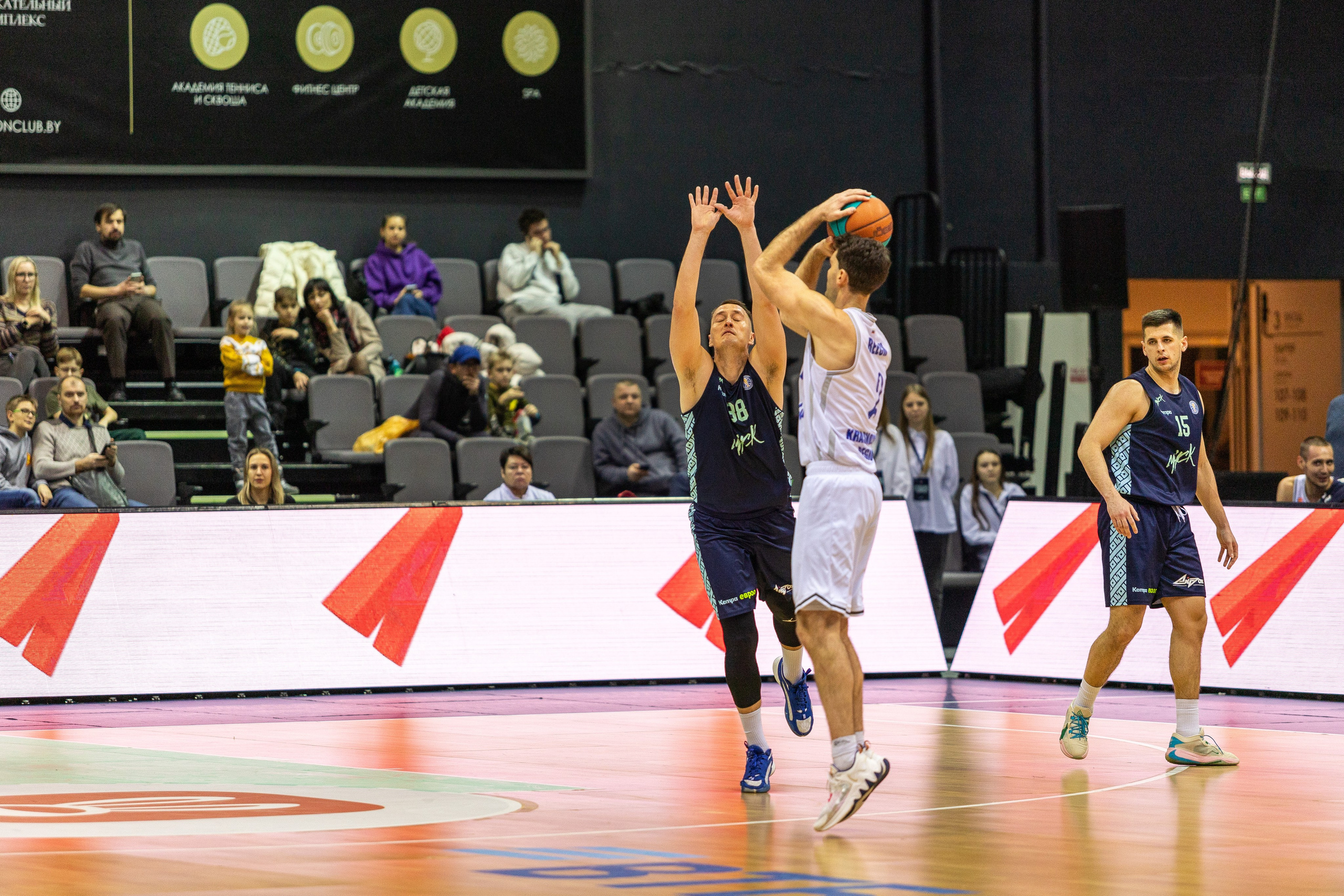 Баскетбол. Лучшие кадры. Минск — Енисей. 11.12.2023. Профессиональный интерьерный и репортажный фотограф Минск и РБ. Максим Орлов