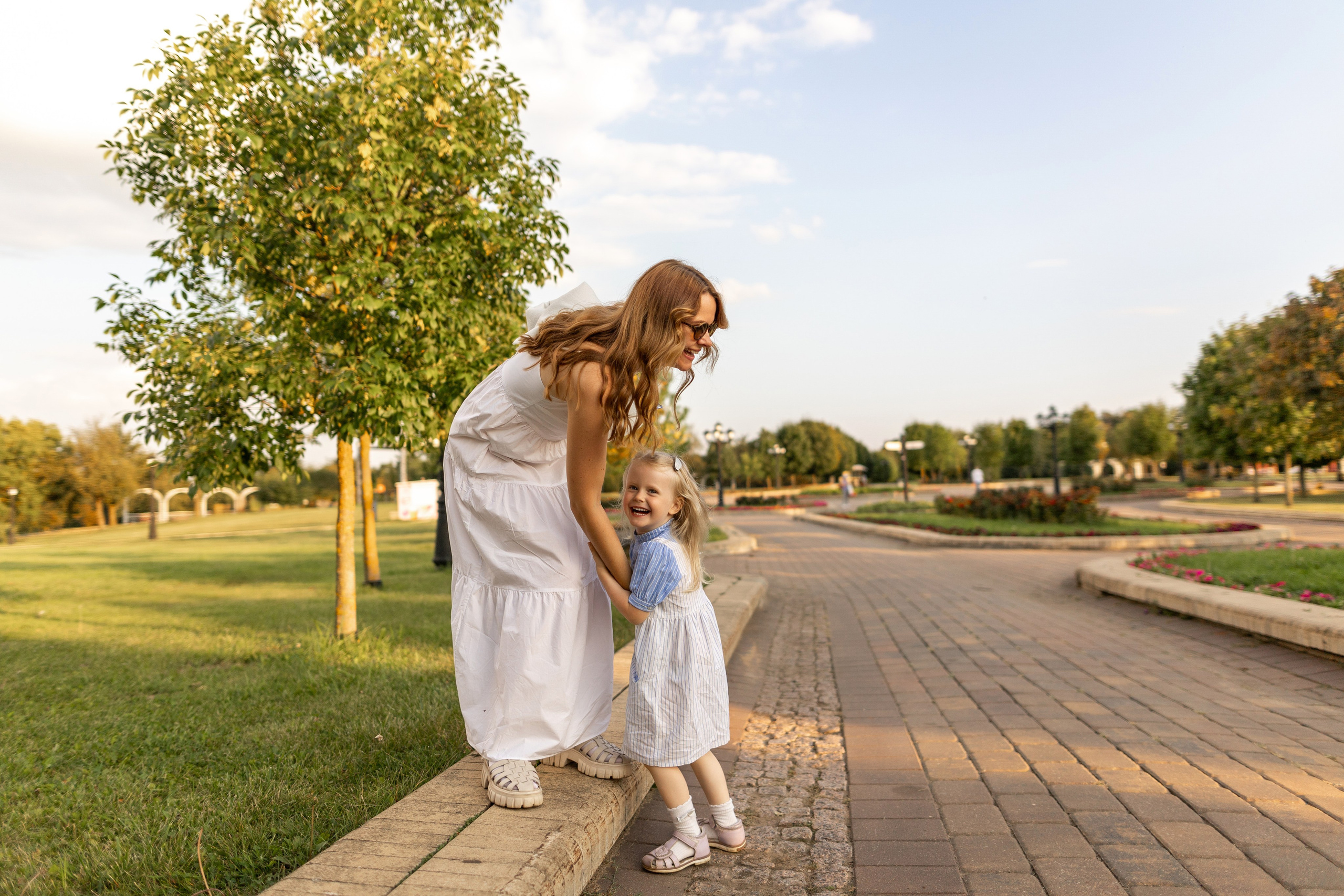Стеша с мамой. Профессиональный интерьерный и репортажный фотограф Минск и РБ. Максим Орлов