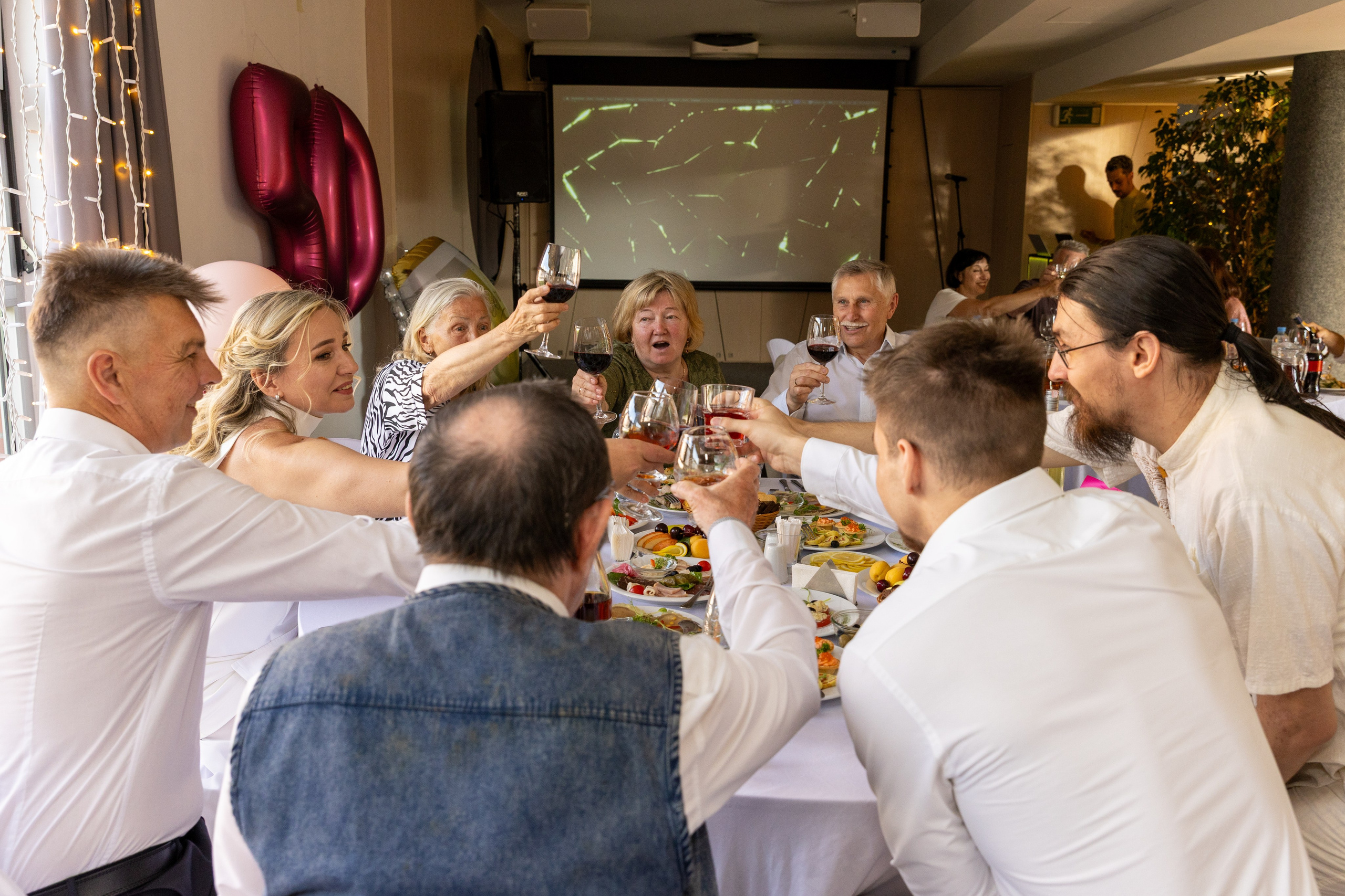 Юбилей Татьяны в ресторане. Профессиональный интерьерный и репортажный фотограф Минск и РБ. Максим Орлов