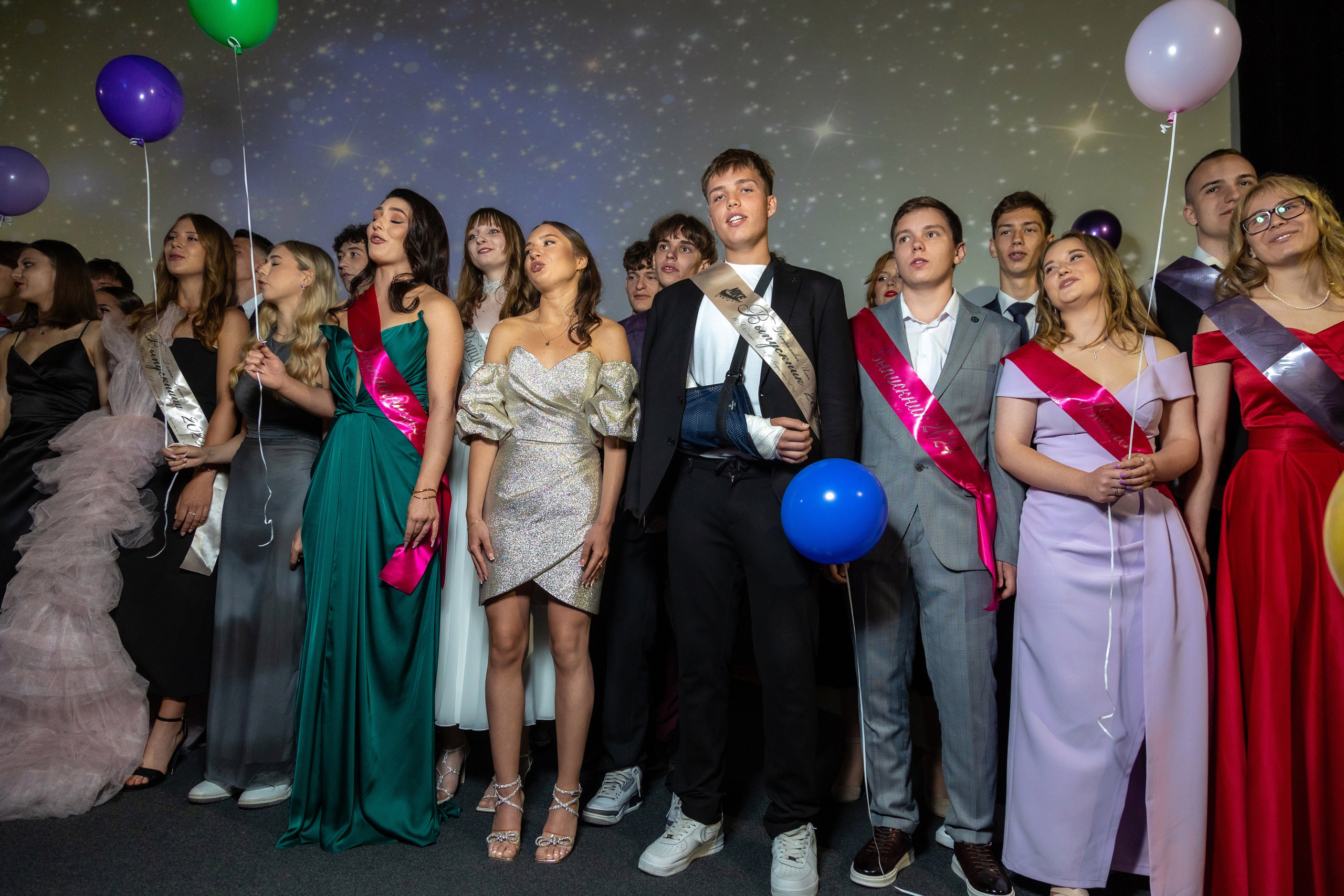 Вручение дипломов. 47 школа. Профессиональный интерьерный и репортажный фотограф Минск и РБ. Максим Орлов