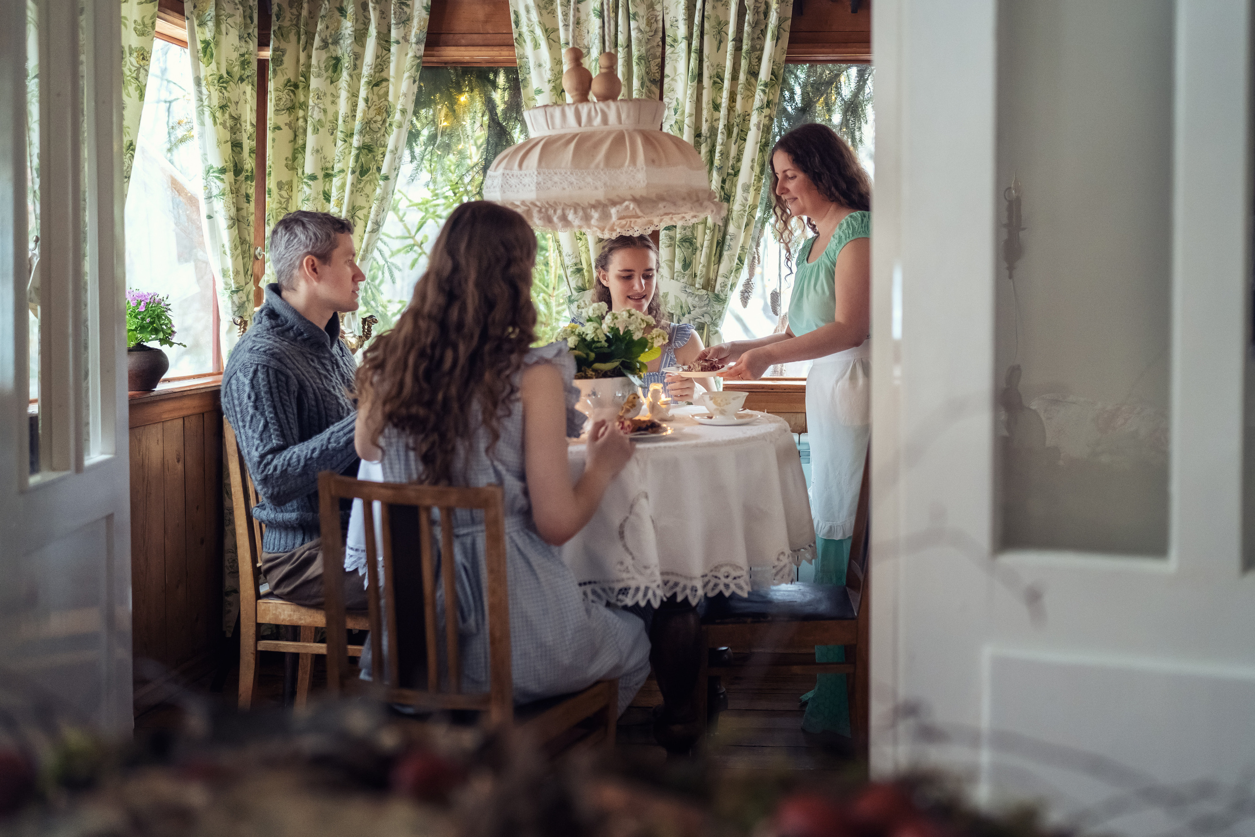 Семейные радости. Весна в Old New Home