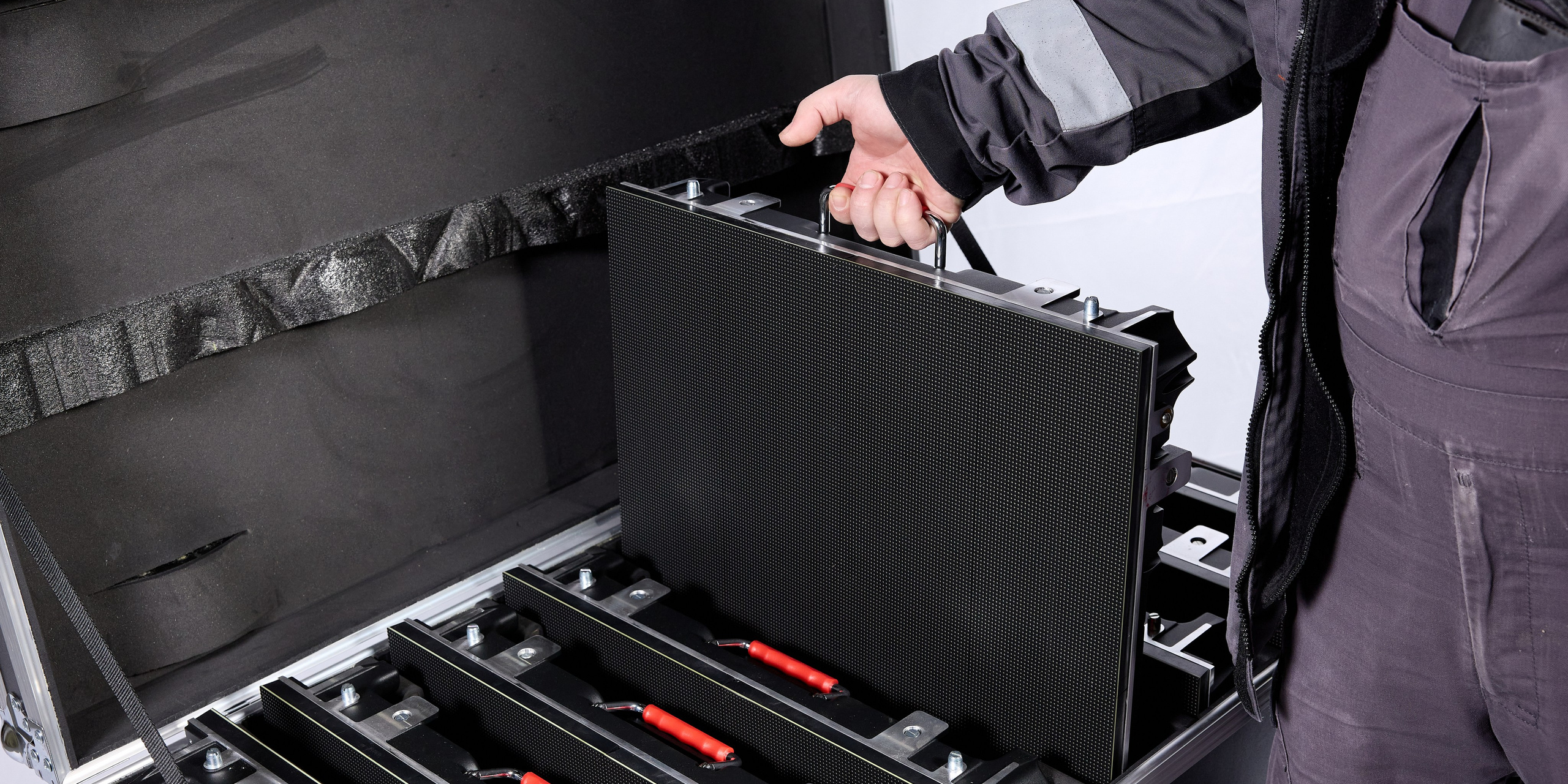 Future Vision, Оборудование для уличных экранов