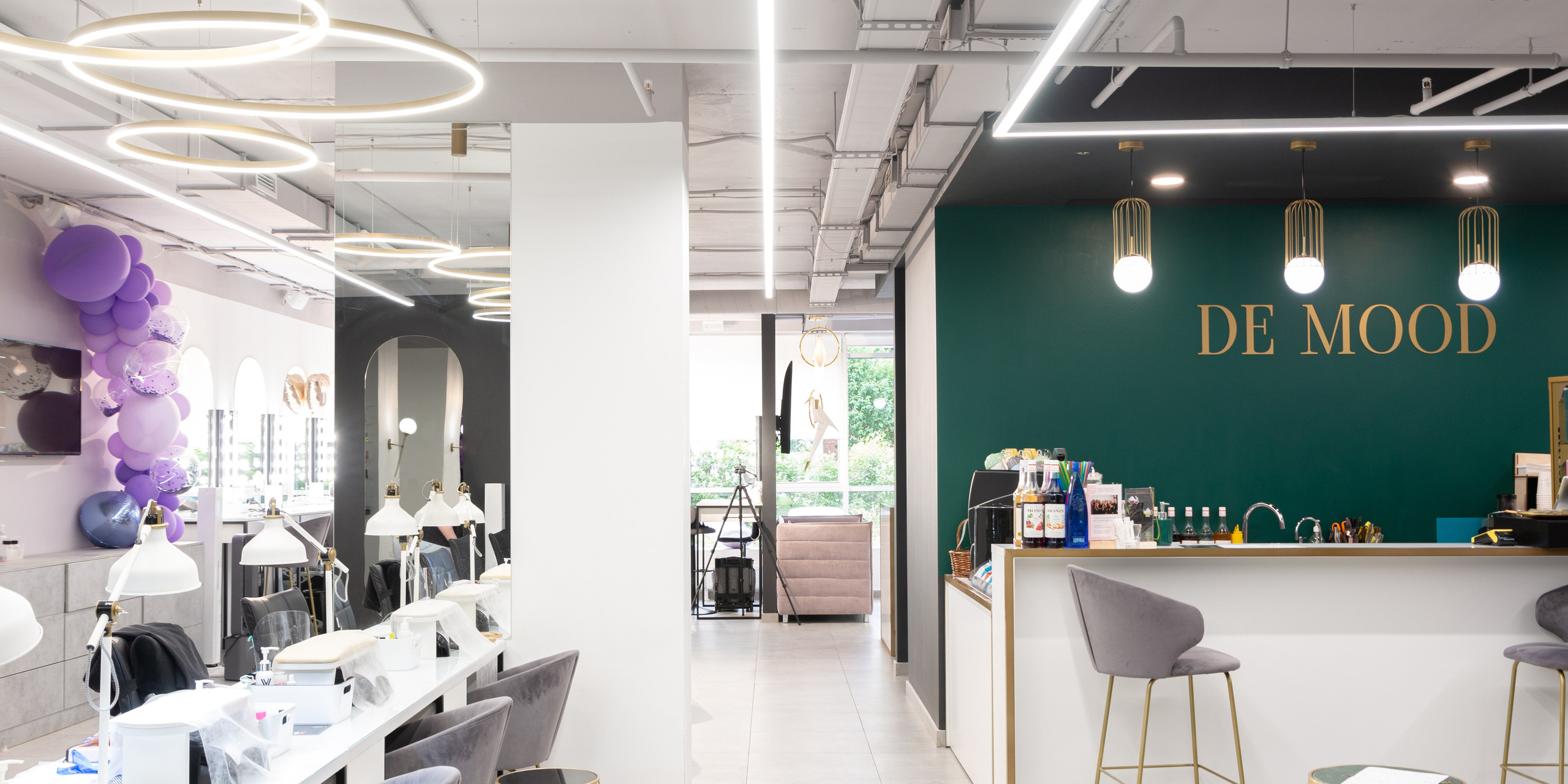 Экраны и светильники для коммерческих помещений