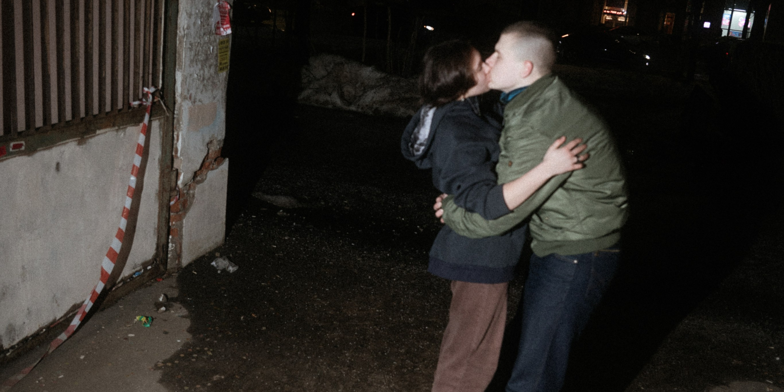 На улице, двое. Свадебное видео в Иваново и России