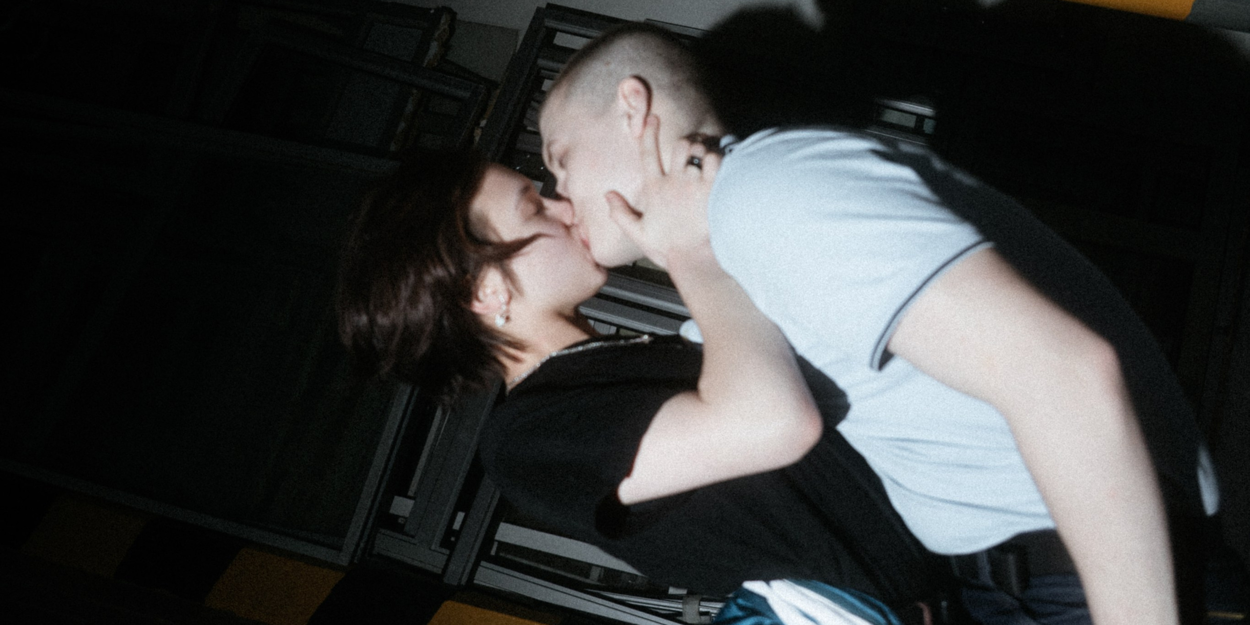 На улице, двое. Свадебное видео в Иваново и России