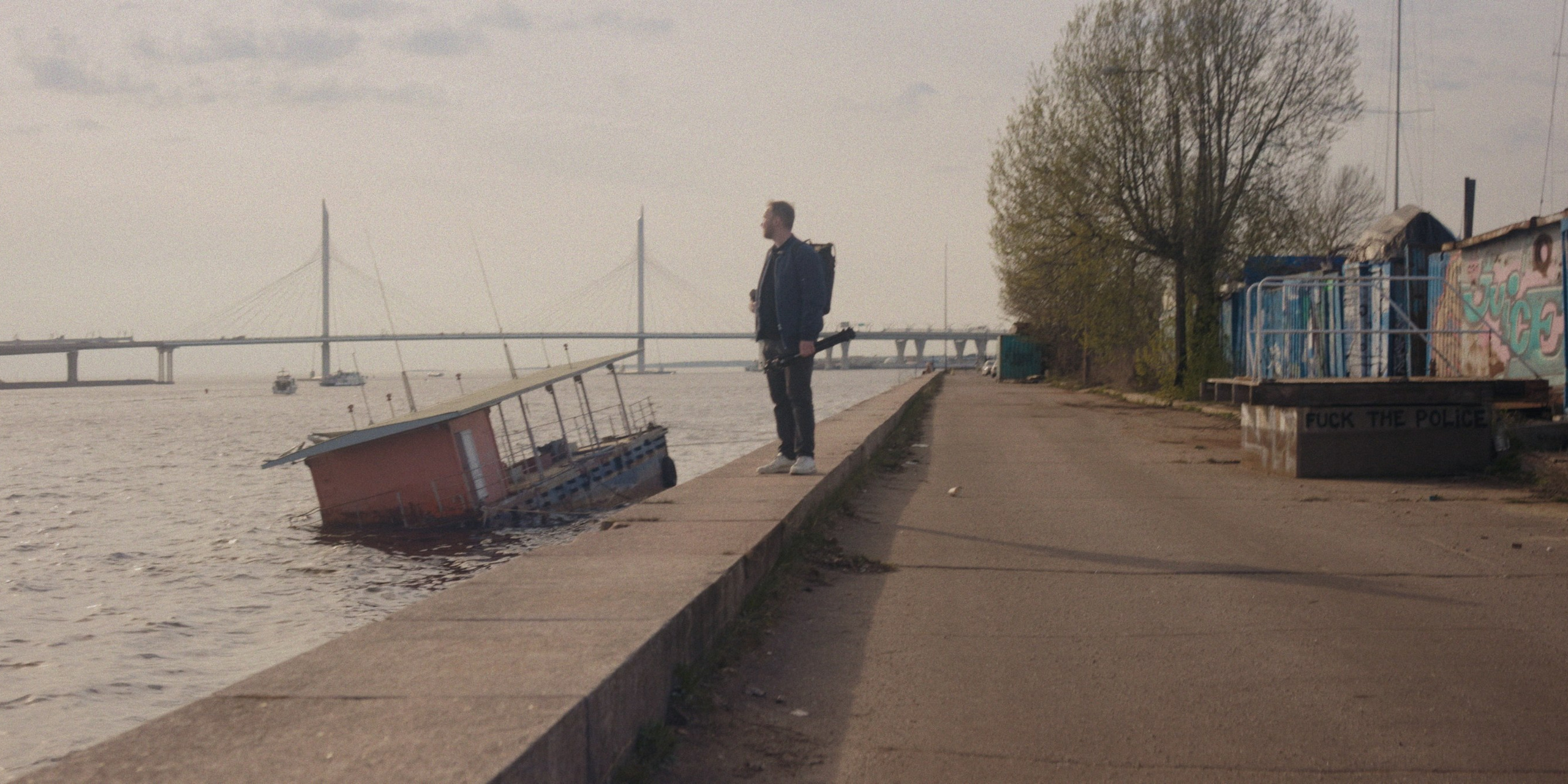 Незнакомцы и улицы на плёнку (YouTube video)